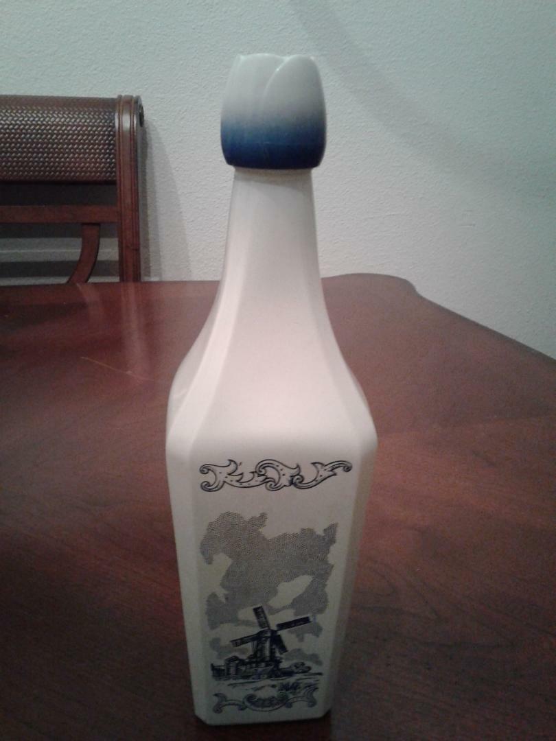 Vandermint Blue & White Windmill Liquor Decanter Delft Style Tulip Lid Vandermint Blue & White Windmill Liquor Decanter Delft Style Tulip Lid