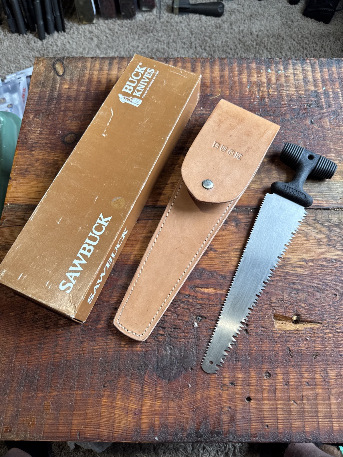 Vintage Buck Model 15400  Saw w/original Box and Leather sheath