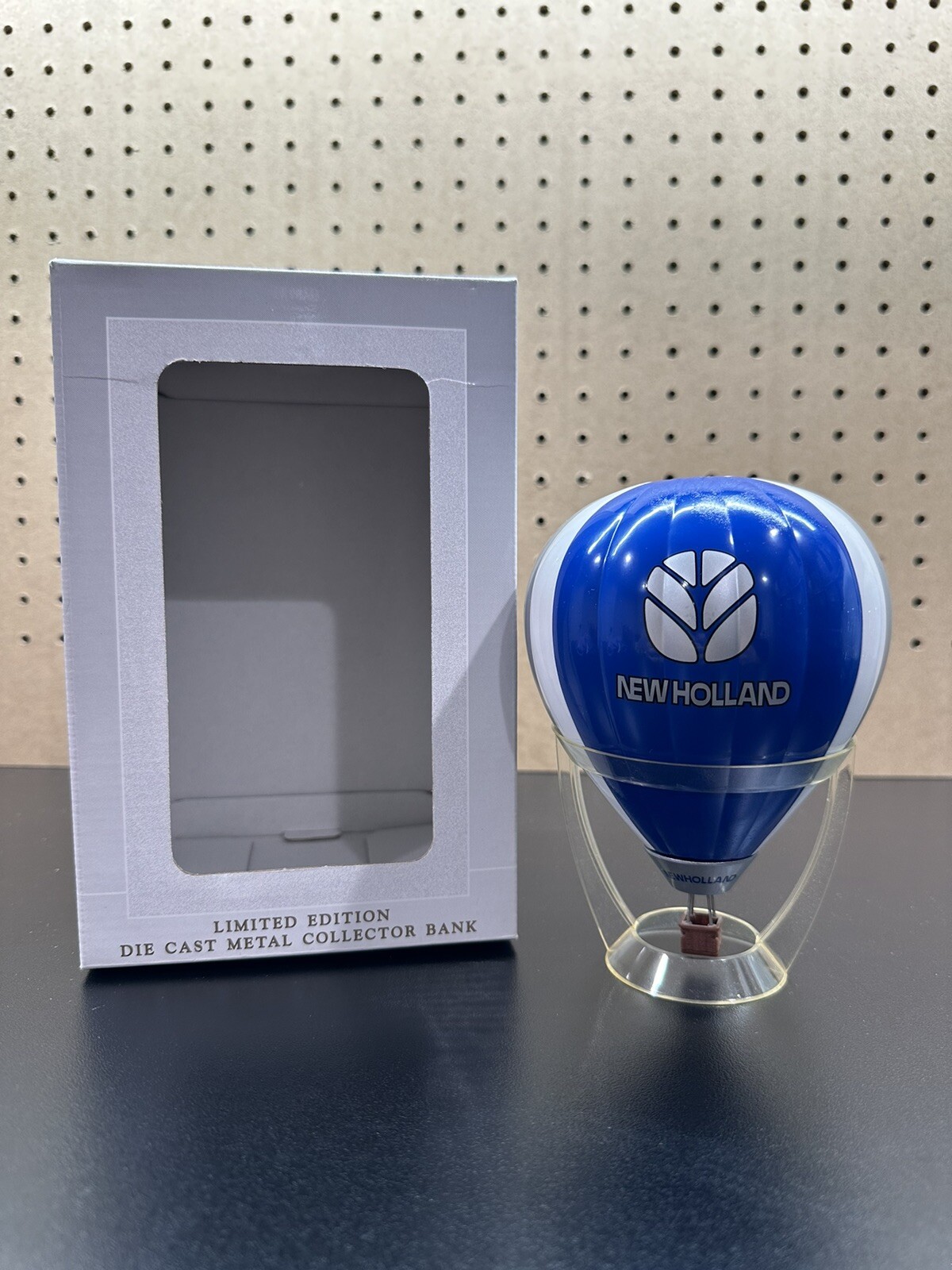 Vtg. SpecCast - New Holland 98 - Hot Air Balloon Bank - Die Cast Collectibles Vtg. SpecCast - New Holland 98 - Hot Air Balloon Bank - Die Cast Collectibles