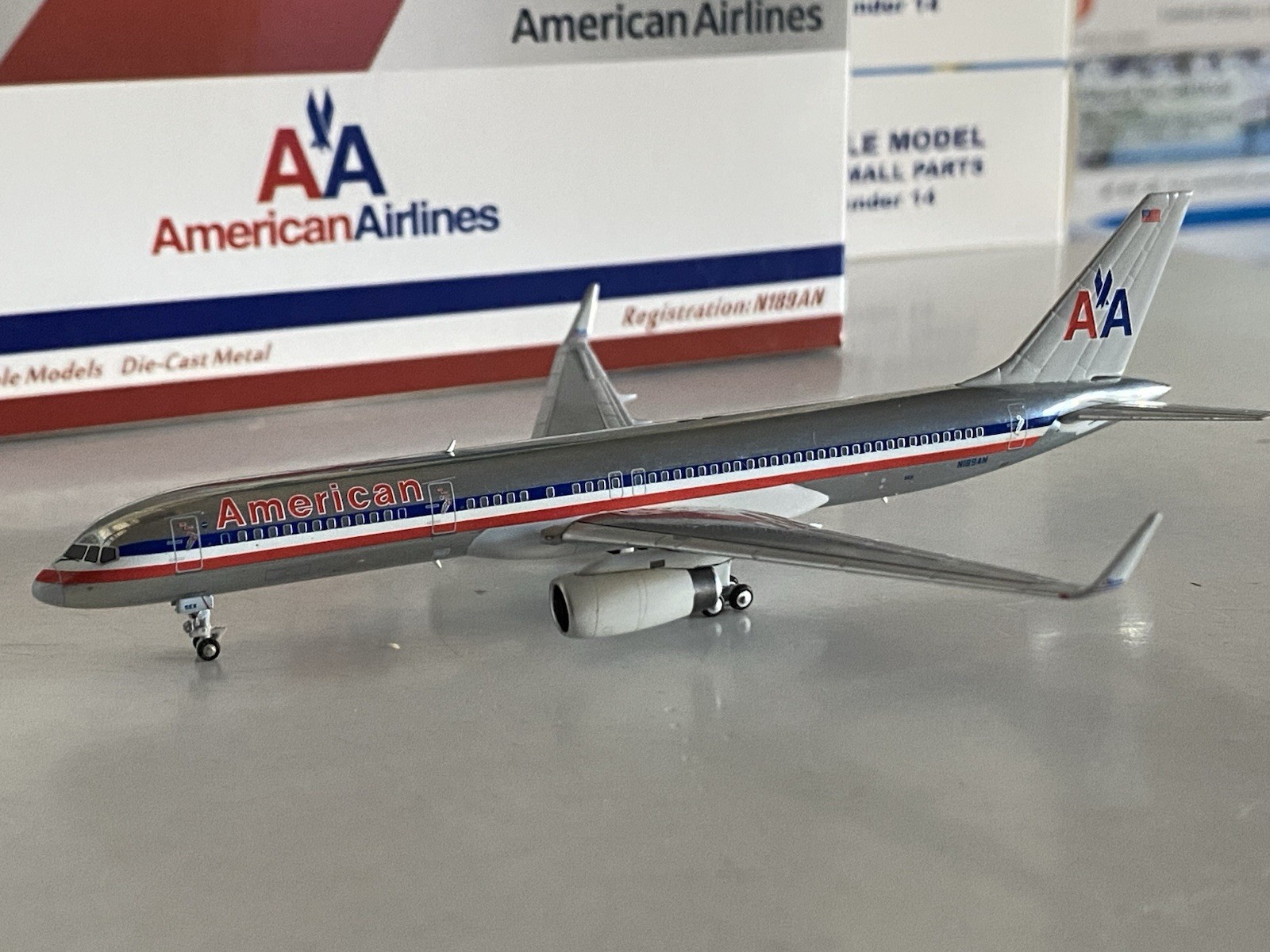 NG Models American Airlines Boeing 757-200 1:400 N189AN 53040