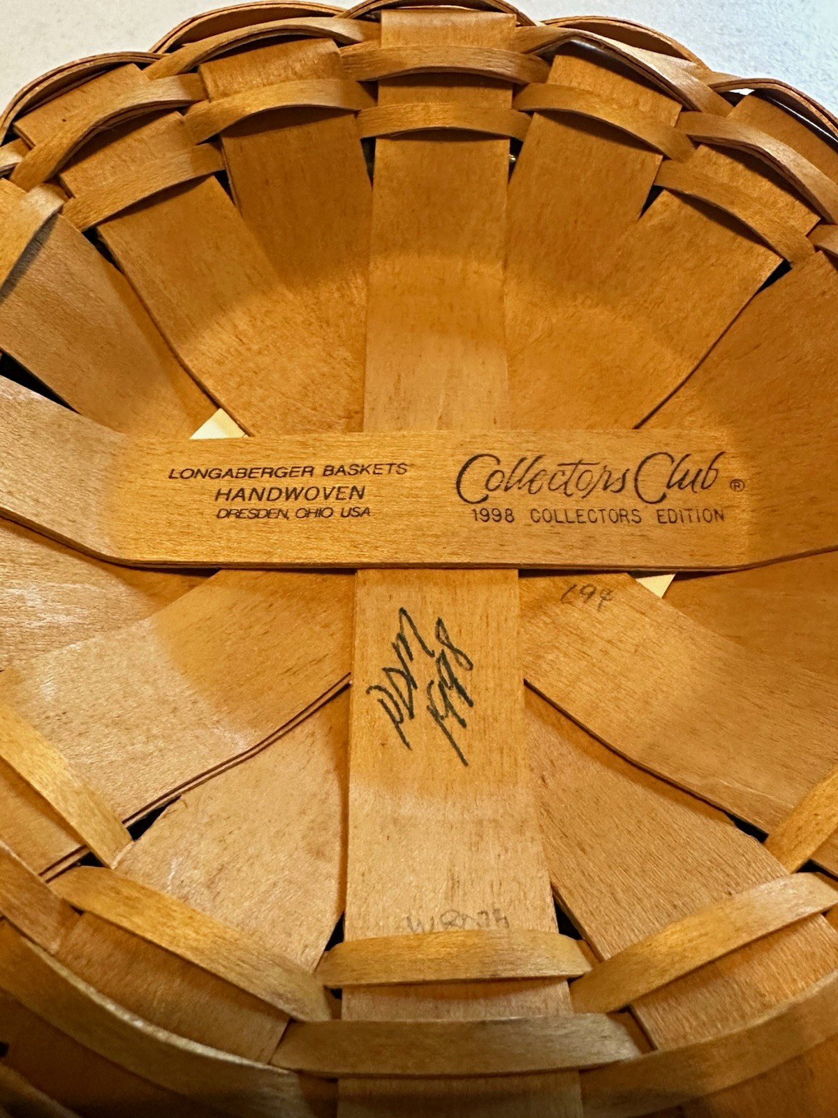 Longaberger 1998 Collectors Club Collectors Edition Round Woven Basket 25356 Longaberger 1998 Collectors Club Collectors Edition Round Woven Basket 25356