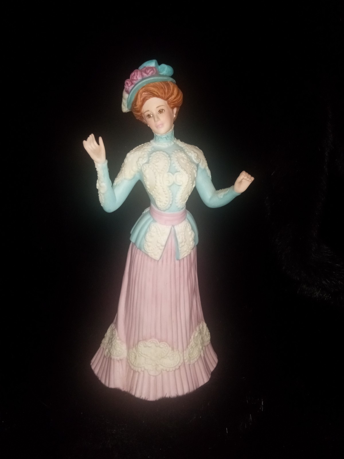 Gorham Sunday Promenade 1994 Figurine No Umbrella Gorham Sunday Promenade 1994 Figurine No Umbrella