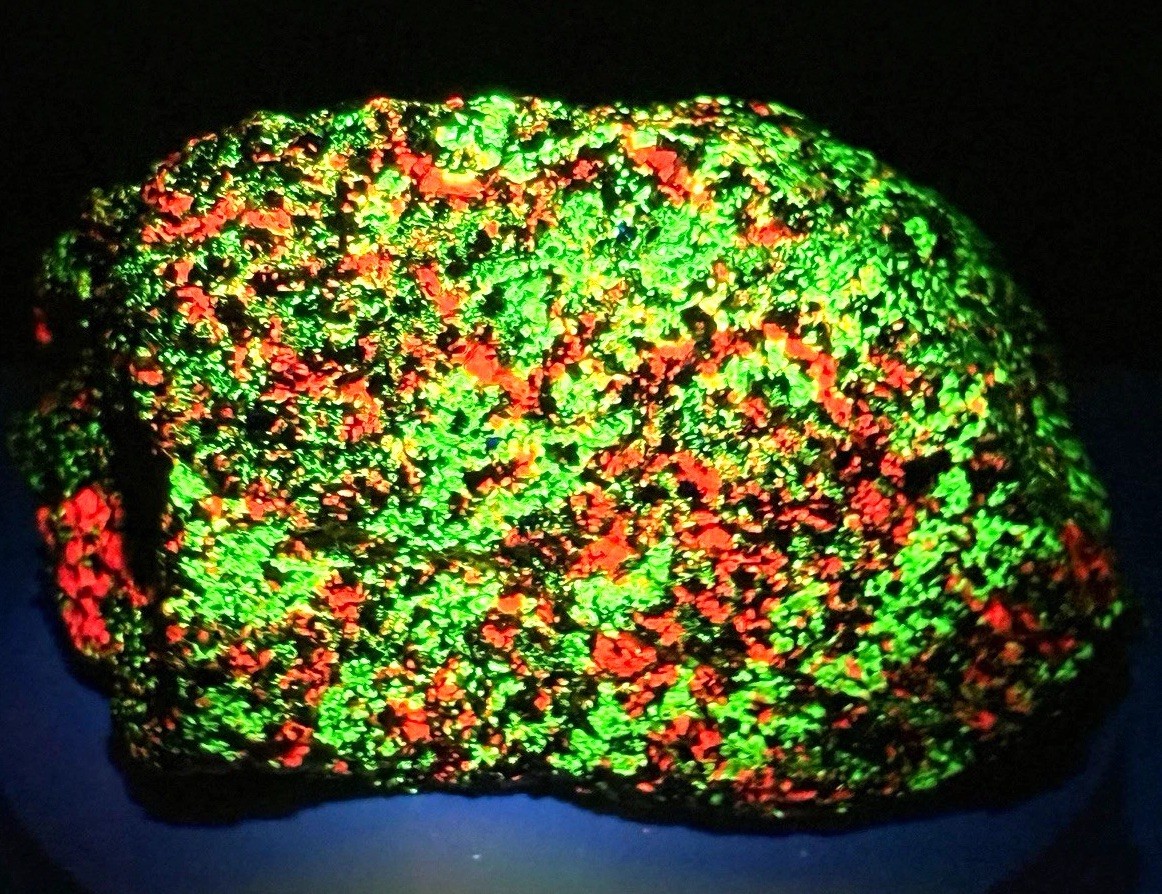 SPARKLING Willemite, Calcite, Franklinite, & Mica Fluorescent Mineral Specimen