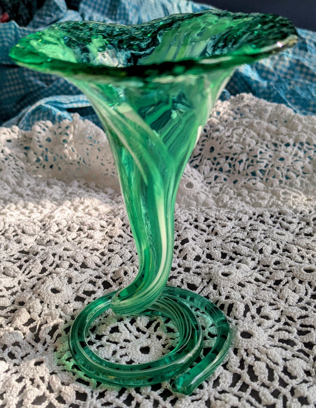 Hand-blown Art Glass Spiral Bowl Sculpture - Green Swirl - 5\