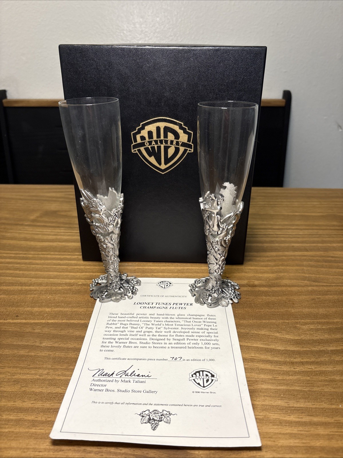 Seagull Pewter Warner Bros Looney Tunes Cartoon Glass Champagne Toasting Flutes Seagull Pewter Warner Bros Looney Tunes Cartoon Glass Champagne Toasting Flutes