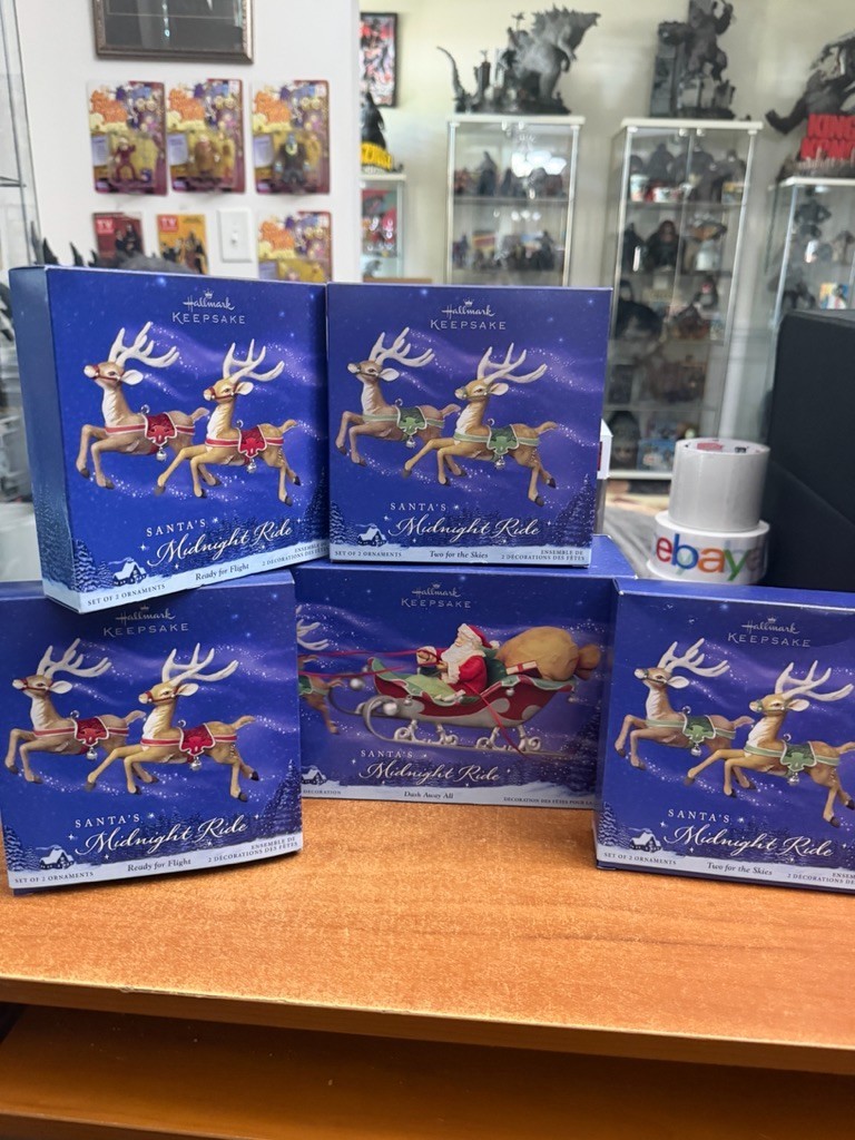 2005 Hallmark Santa’s Midnight Ride Table Top Dash Away Sleigh & 8 Reindeer