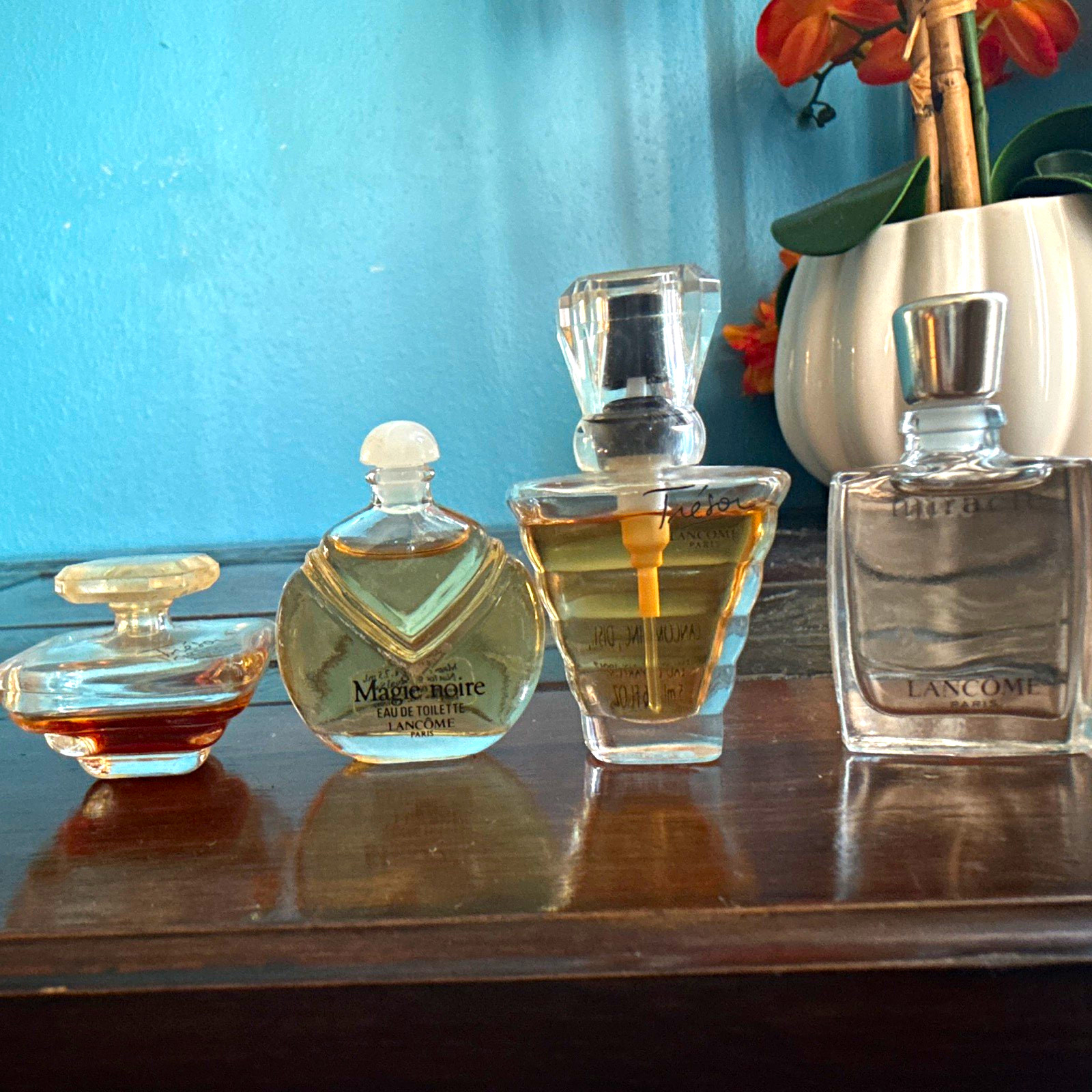 Lancôme Paris Mini Perfume Bottle Lot of 4: Miracle, Trésor, Magie Noire Lancôme Paris Mini Perfume Bottle Lot of 4: Miracle, Trésor, Magie Noire