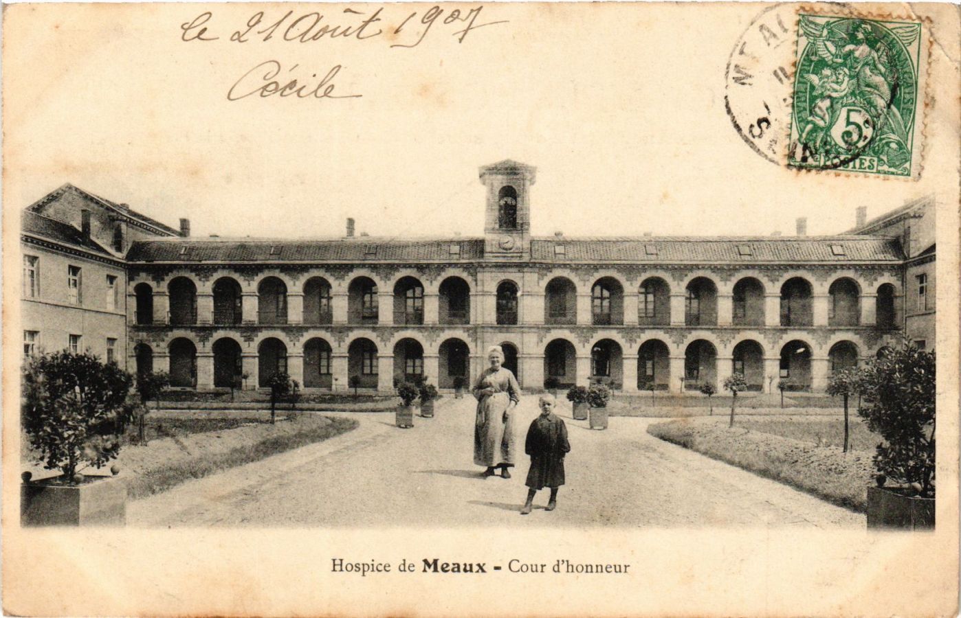 Old postcard Hospice de MEAUX - Cour d\'honneur (29292956)