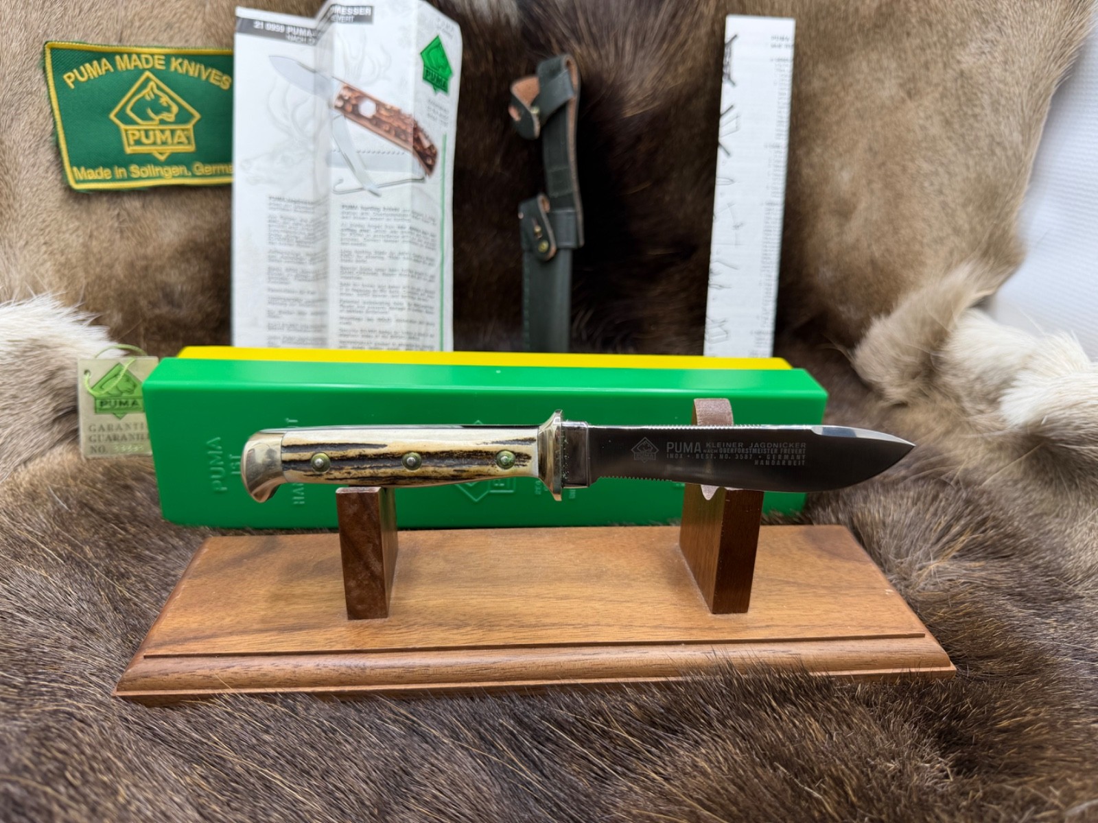 1974 Vintage Puma 3587 Jagdnicker Knife With Stag Handles Mint Green/Yellow Box