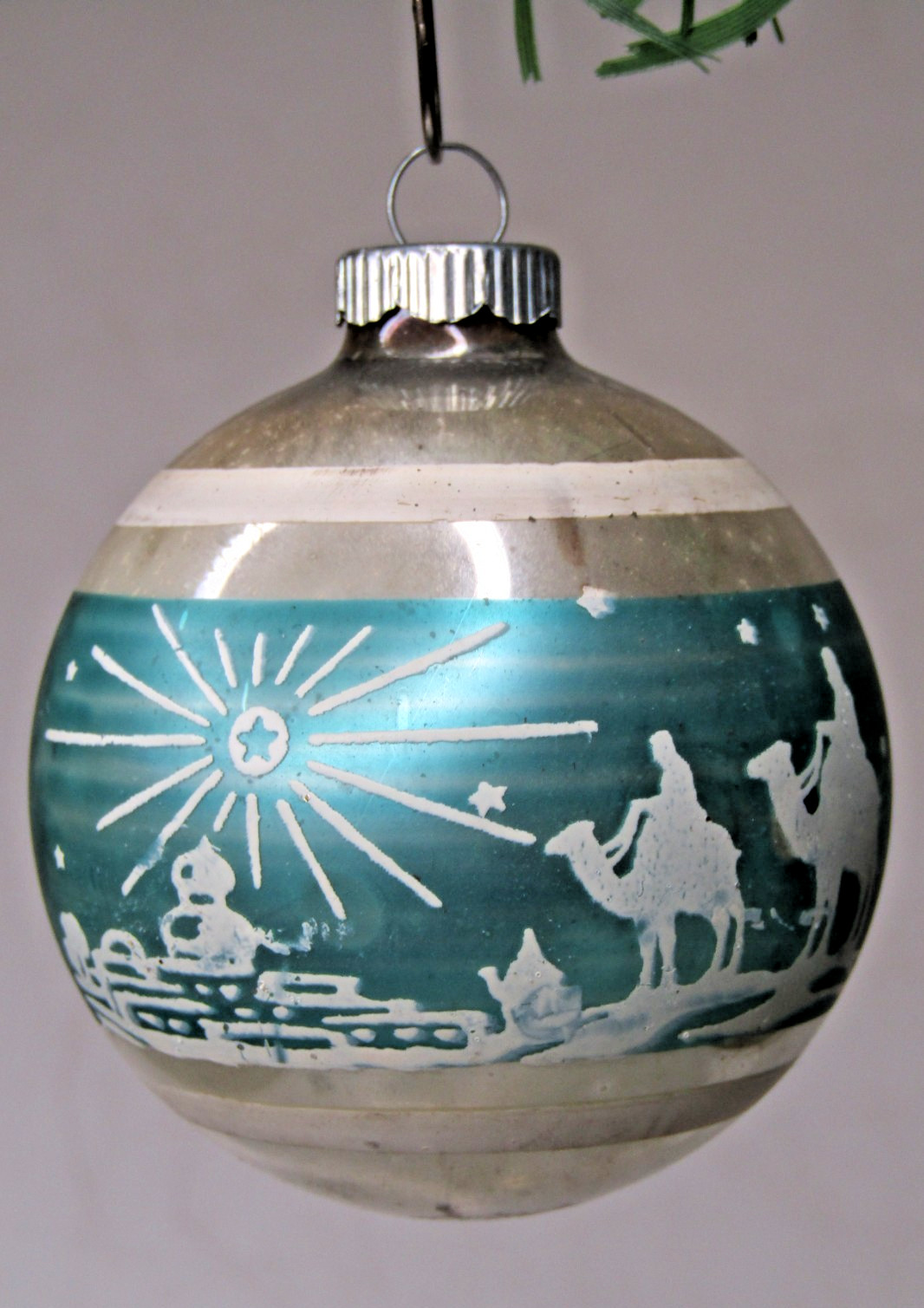 VTG Glass Stencil Pictured WISEMAN 3 KINGS BALL Christmas Ornament Corning Shiny