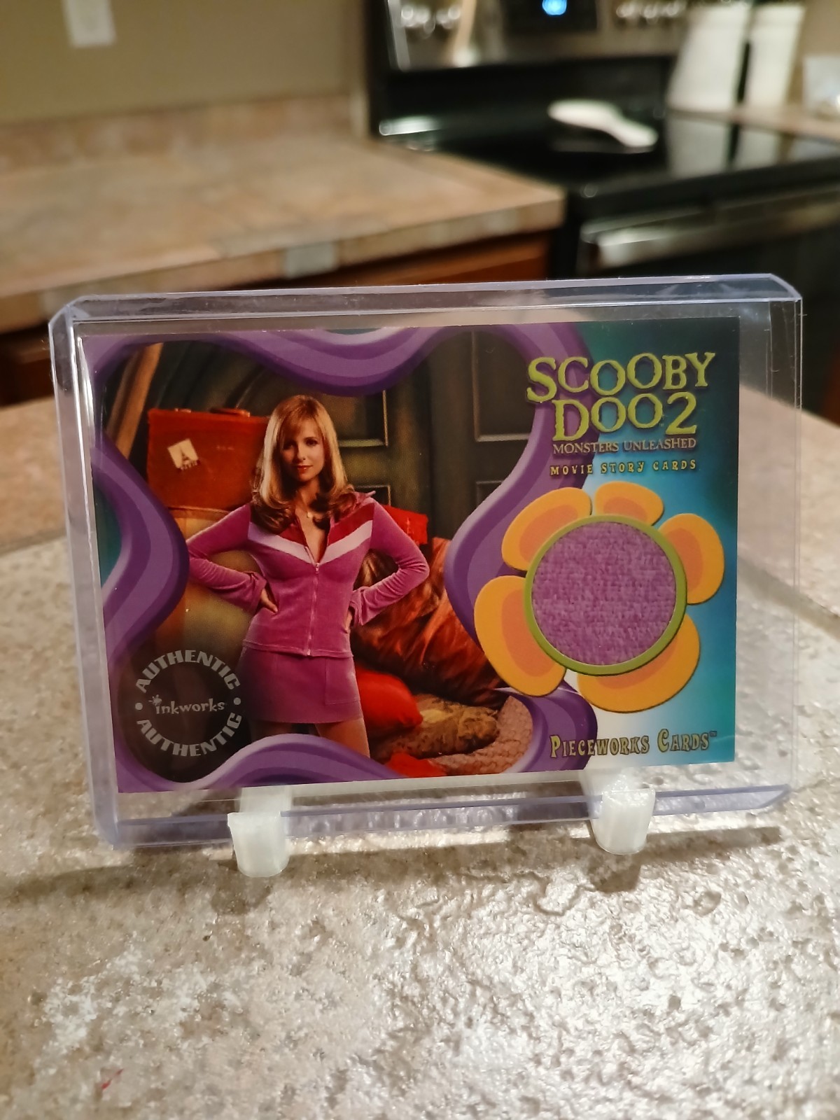 2004 Inkworks Scooby-Doo 2 Daphne Sarah Michelle Gellar PW-9 Relic (Some Play)