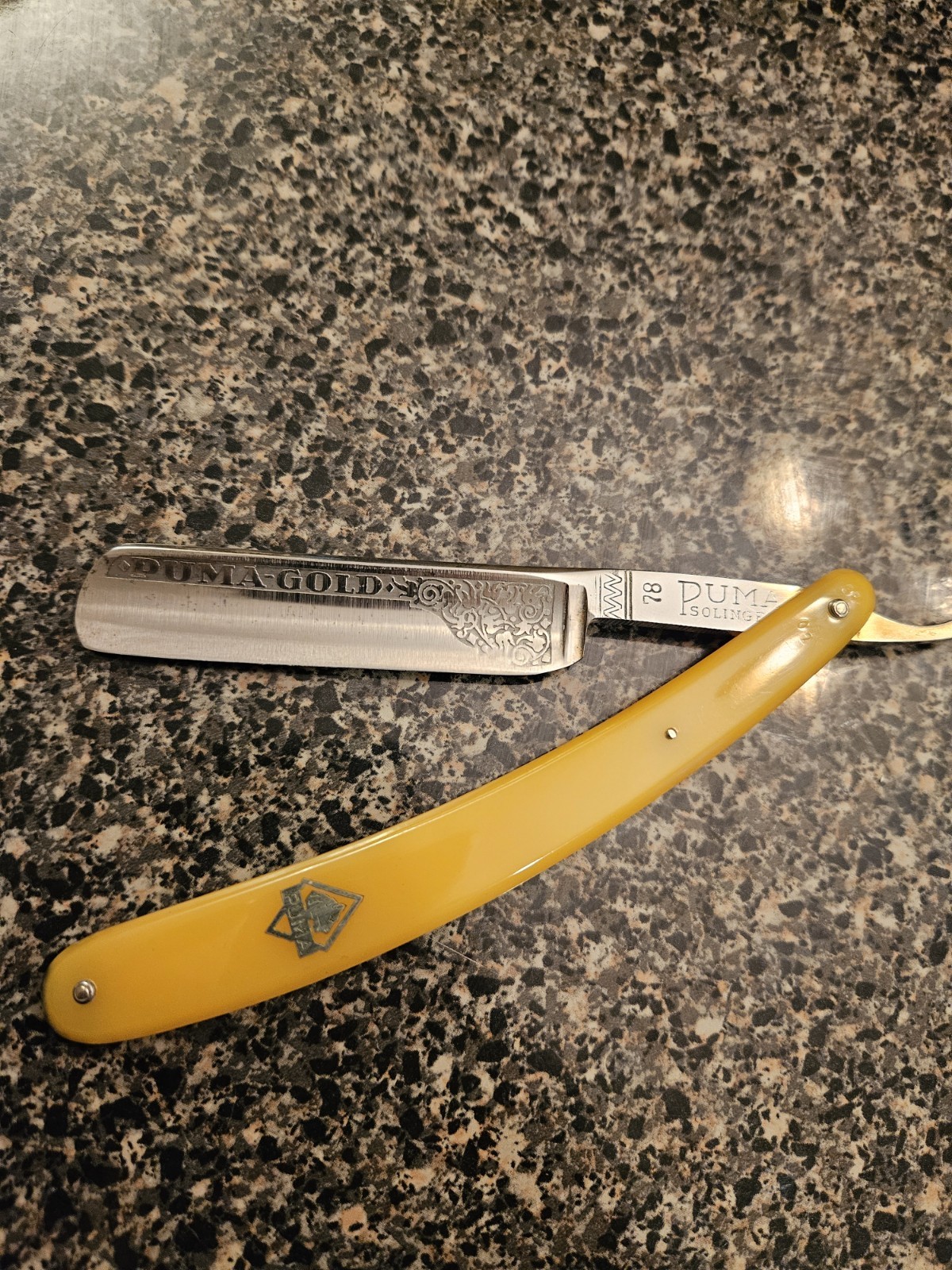 Vintage Puma Gold No 78 Straight Razor Solingen Germany 6/8 Shave Ready Yellow