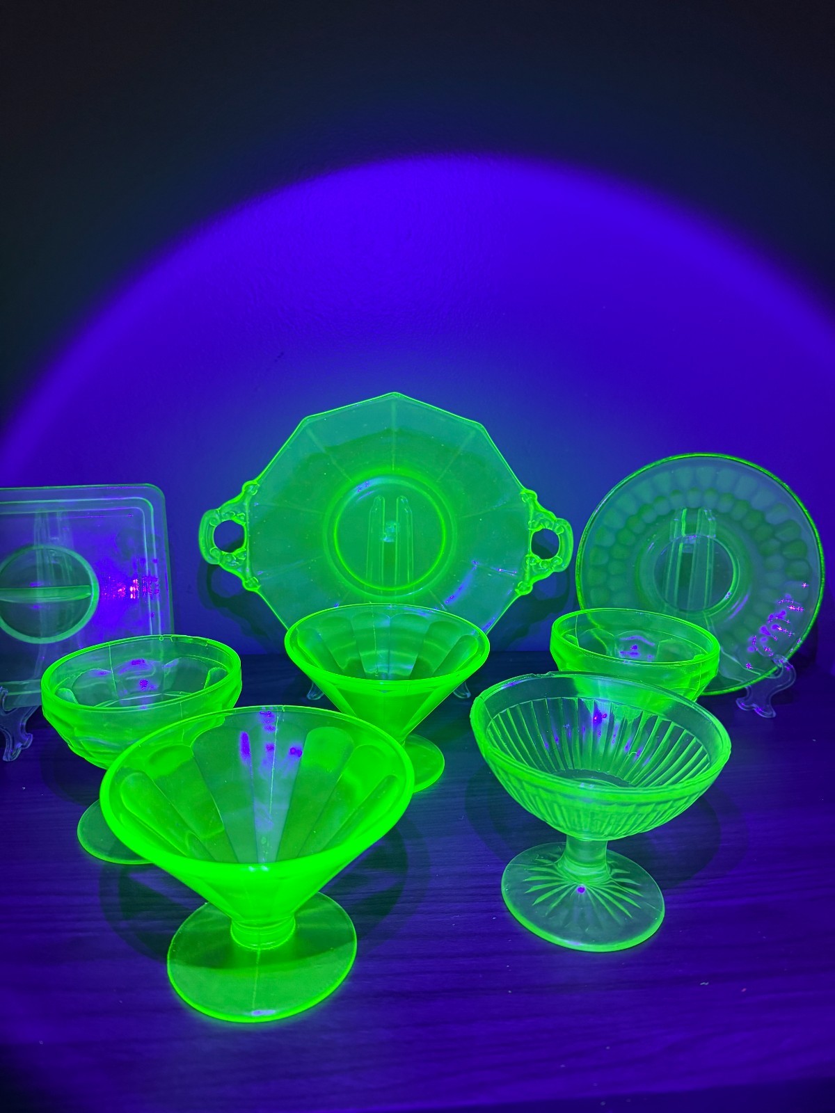 Mixed Uranium Glass Pieces Federal and Cambridge