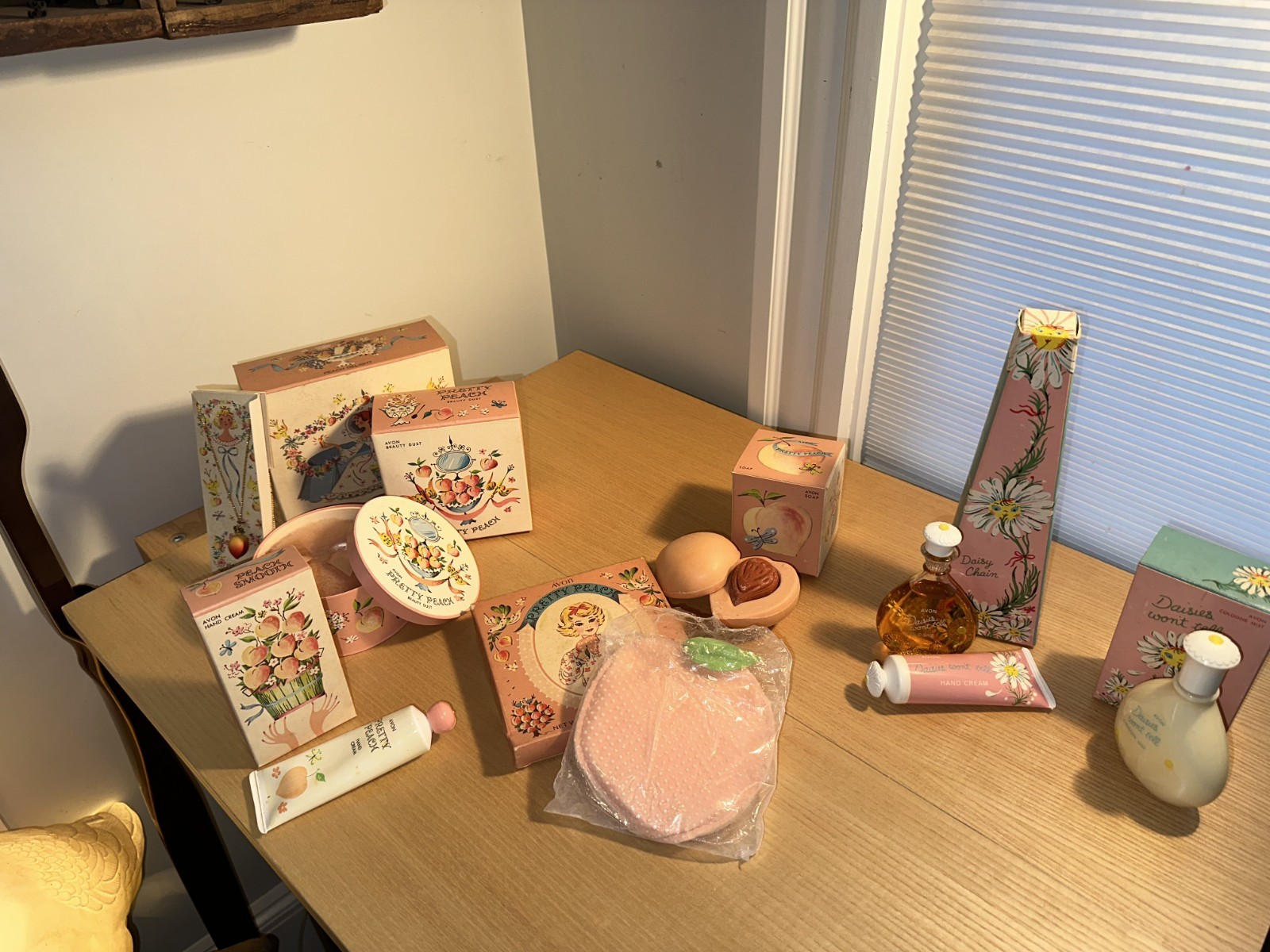 Vintage Avon Pretty Peach, Daisy Chain LOT  Powder, Perfume, Necklace, Soap +