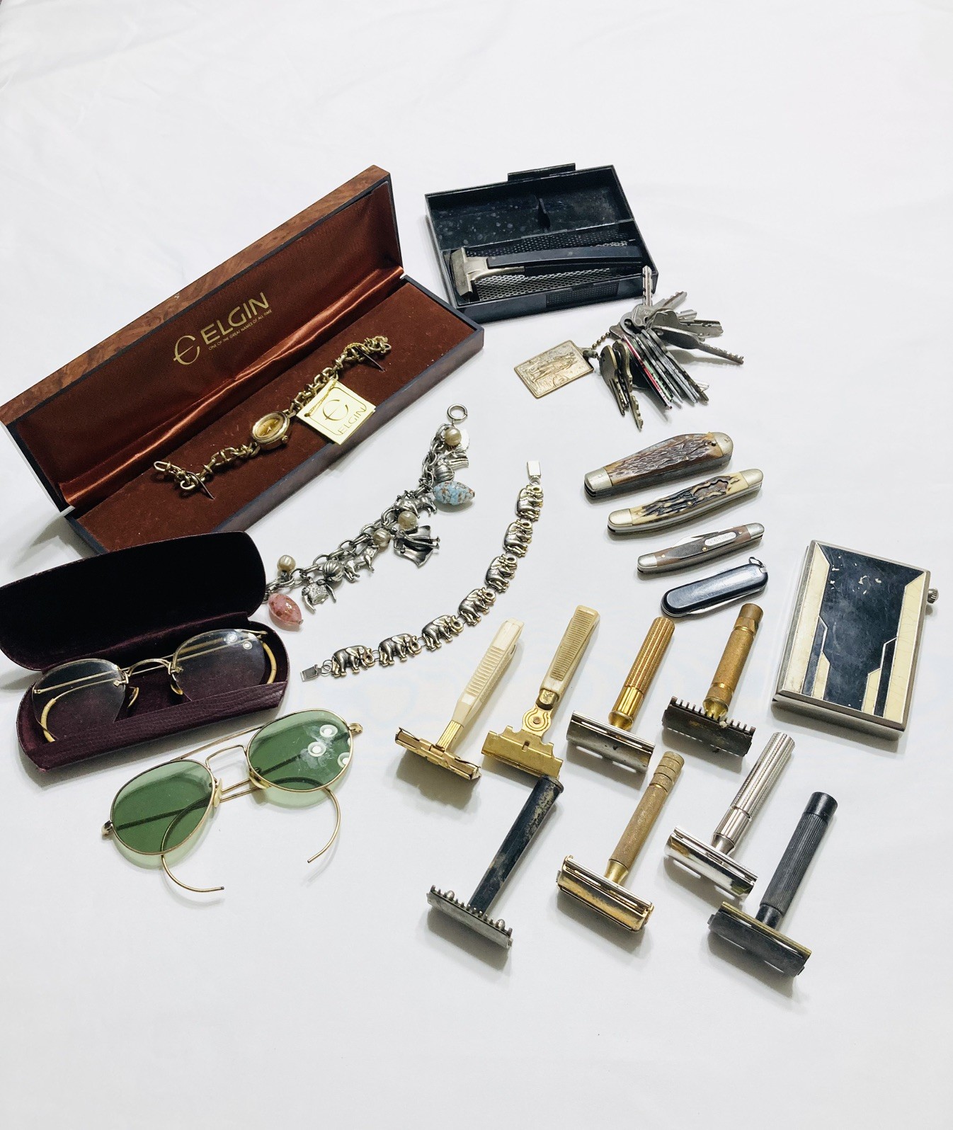 VINTAGE ESTATE JUNK DRAWER LOT~ KNIVES ~JEWELRY~ GOLD GLASSES ~ RAZORS 