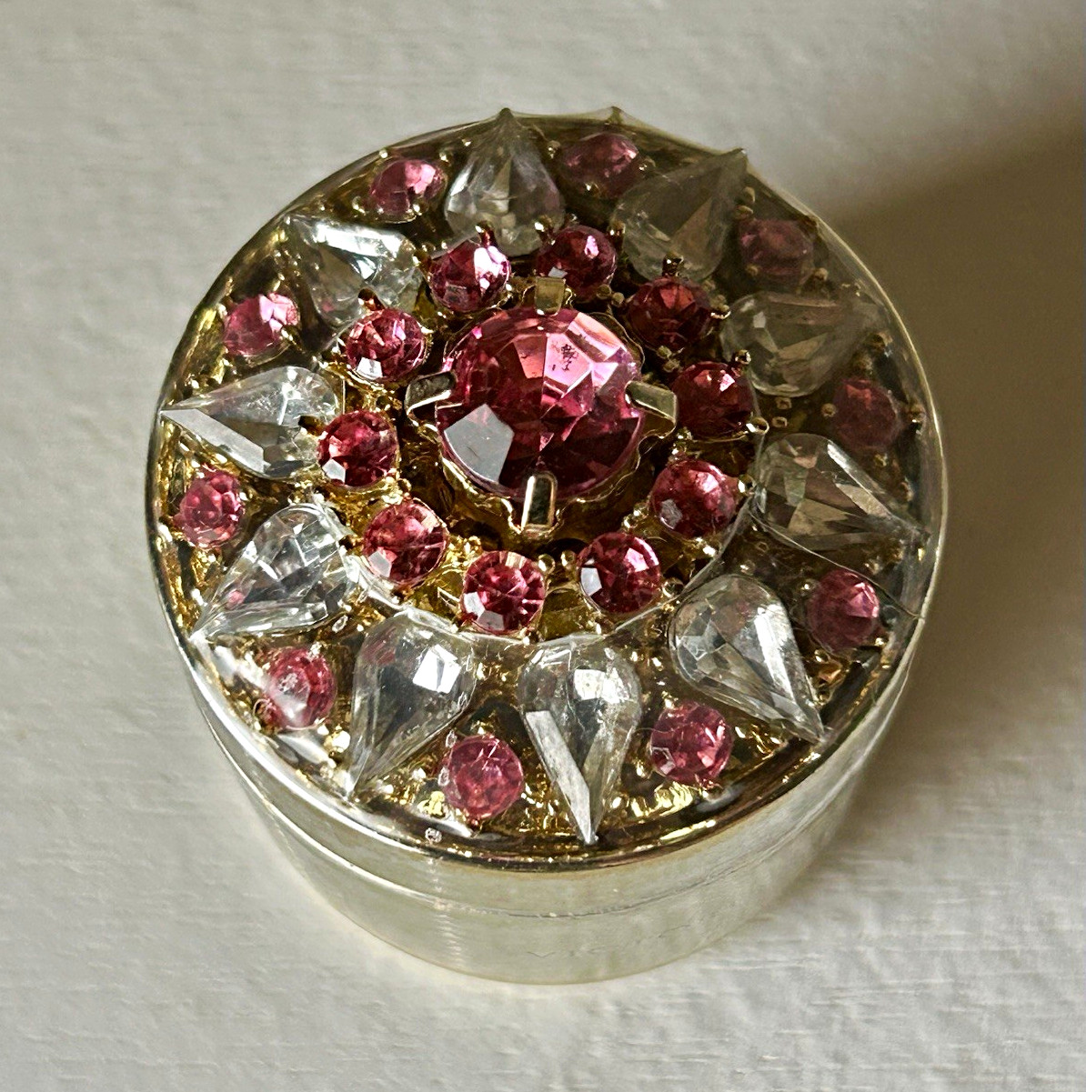 Vtg Victoria’s Secret Precious Mints Tin Sealed Pink Jeweled Rhinestone Pill Box