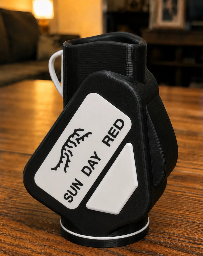 Sun Day Red Golf Bag Desk Pen Holder