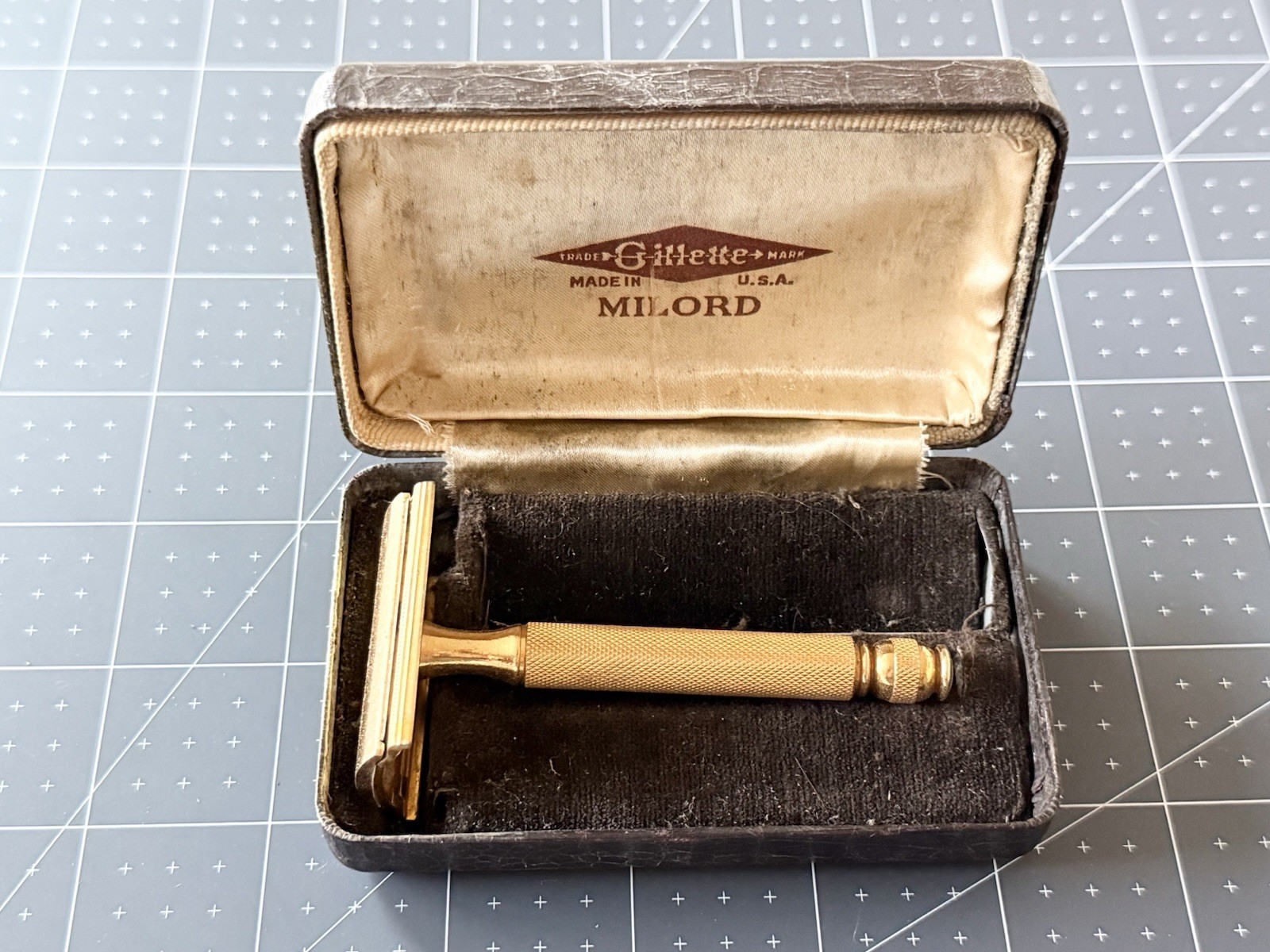 Vintage 1947-49 Gillette Milord Gold Plated Safety Razor w/ Original Case USA