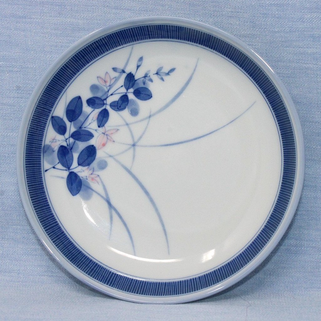 LOVELY Japanese Porcelain Bowl, Blue Leaves Pink Flowers Arita Ware? 6.5\