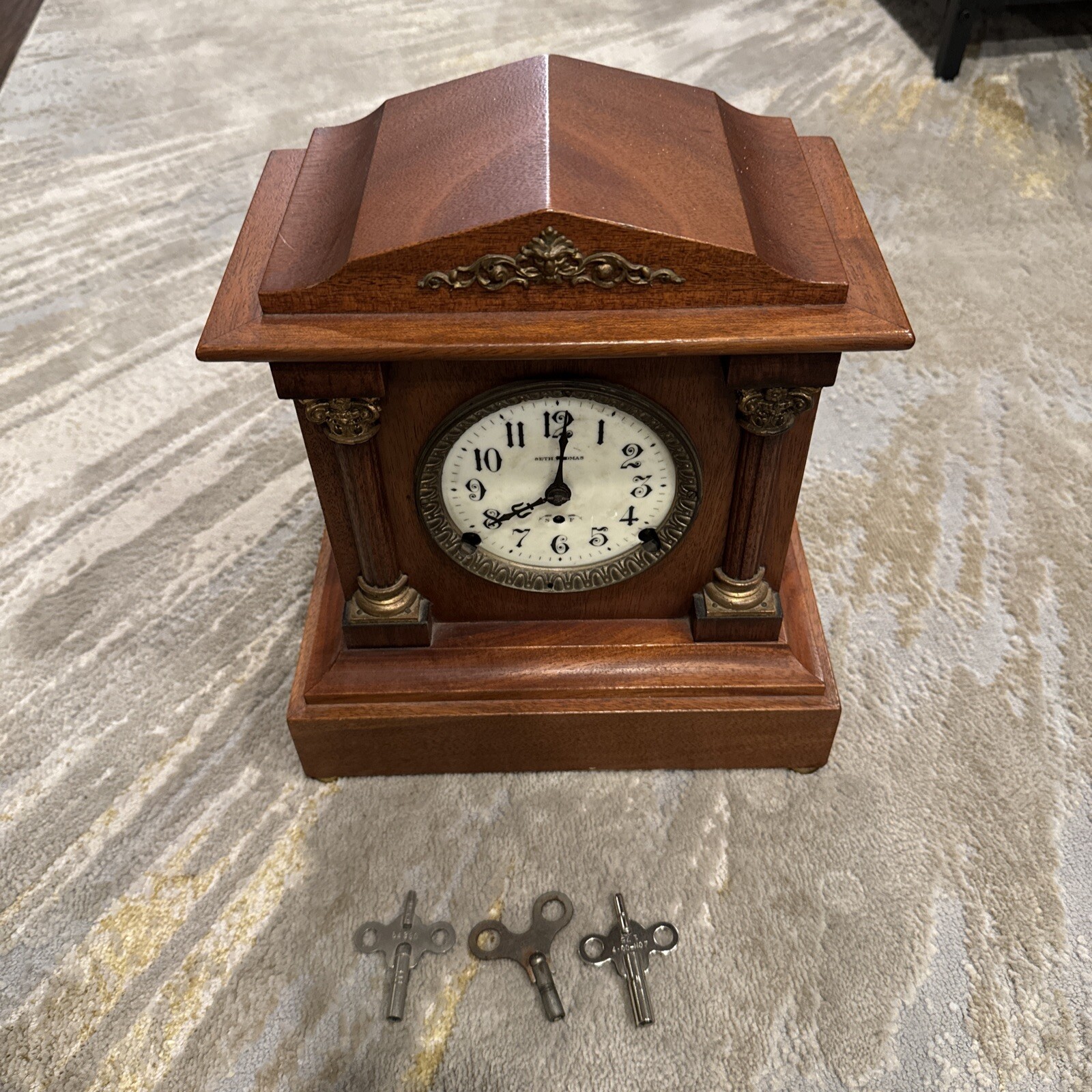Antique Seth Thomas Mantle Clock with Key September  very good condition Read