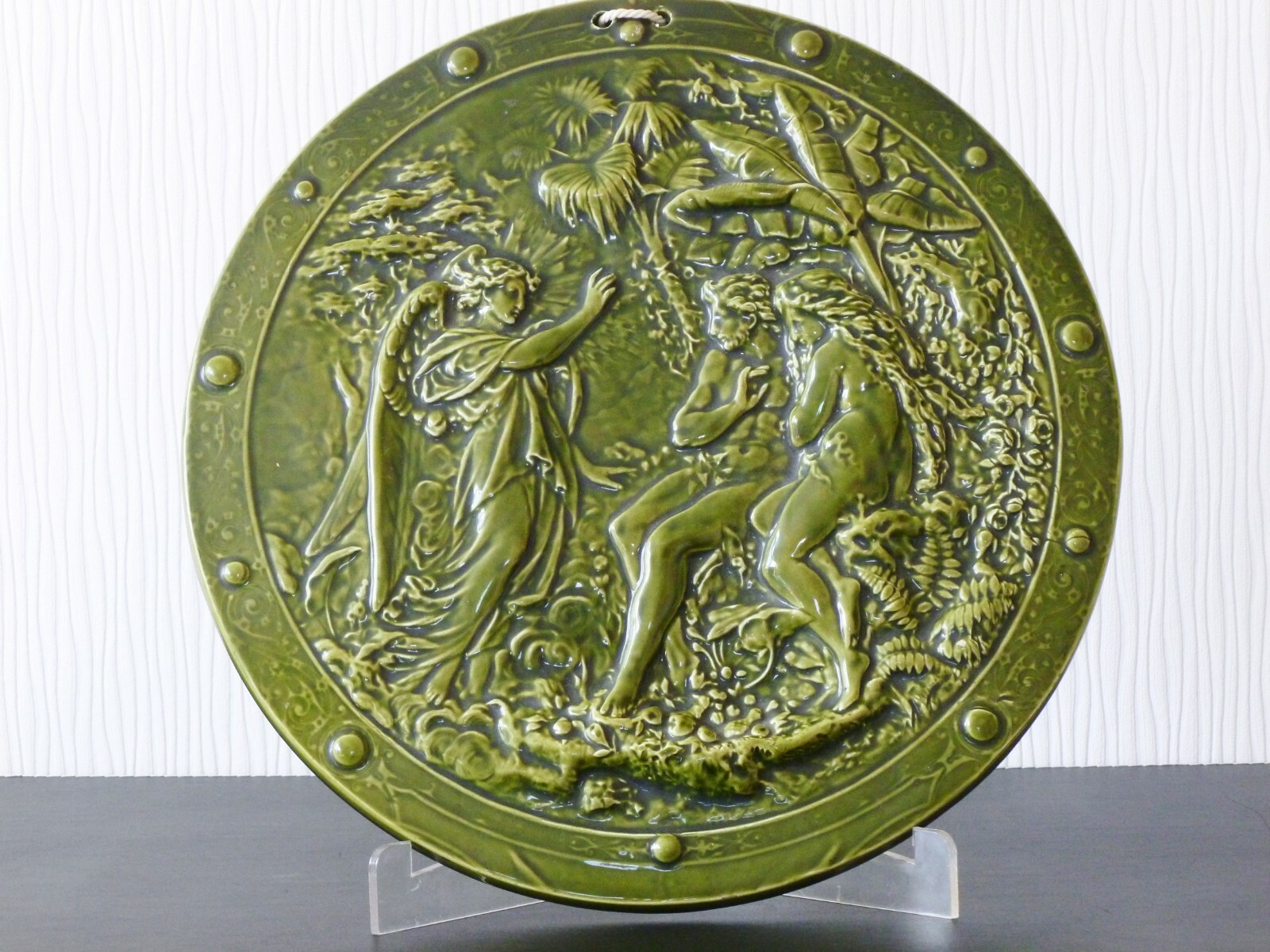 Antique olive green majolica glaze wall plaque 11\ Antique olive green majolica glaze wall plaque 11\