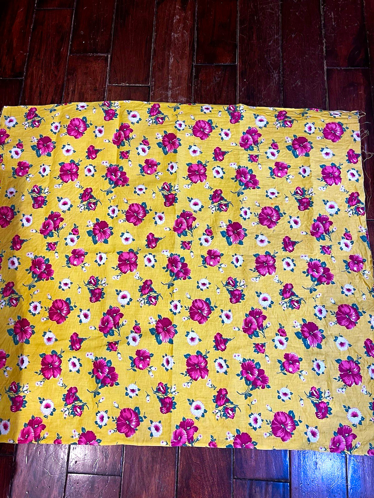 Vintage feedsack yellow red flowers full size 
