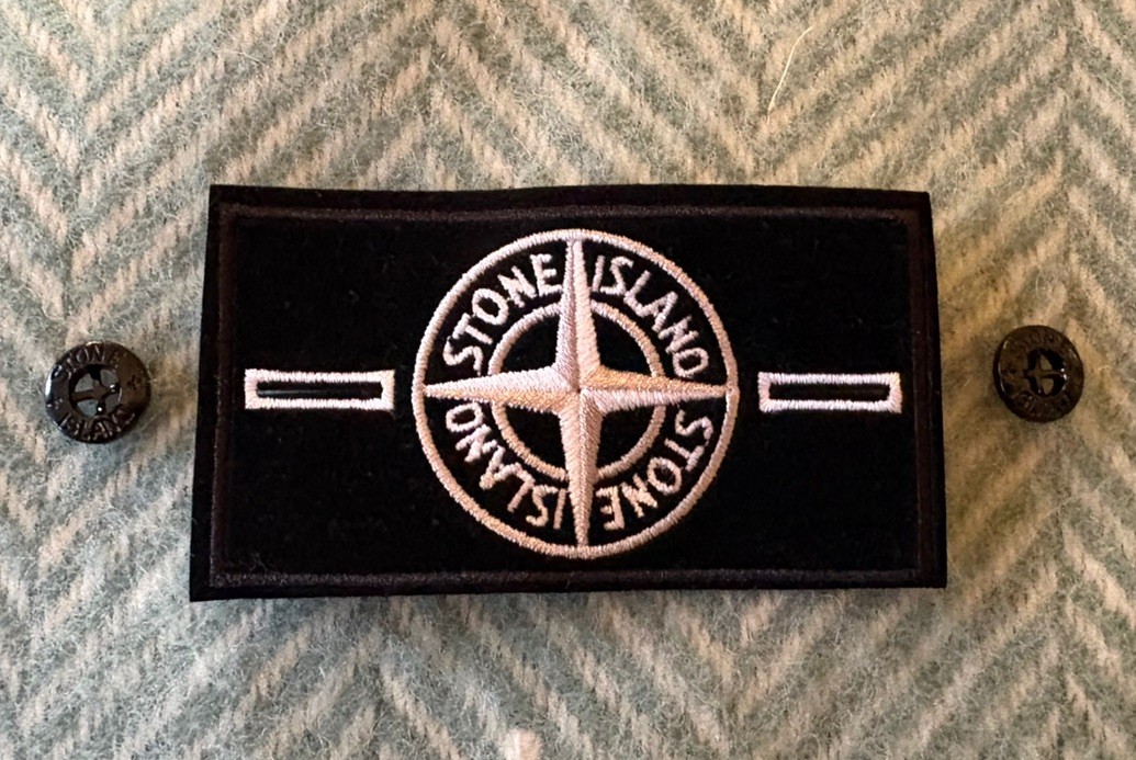 Stone Island White special edition Badge With 2 Black Buttons Stone Island White special edition Badge With 2 Black Buttons