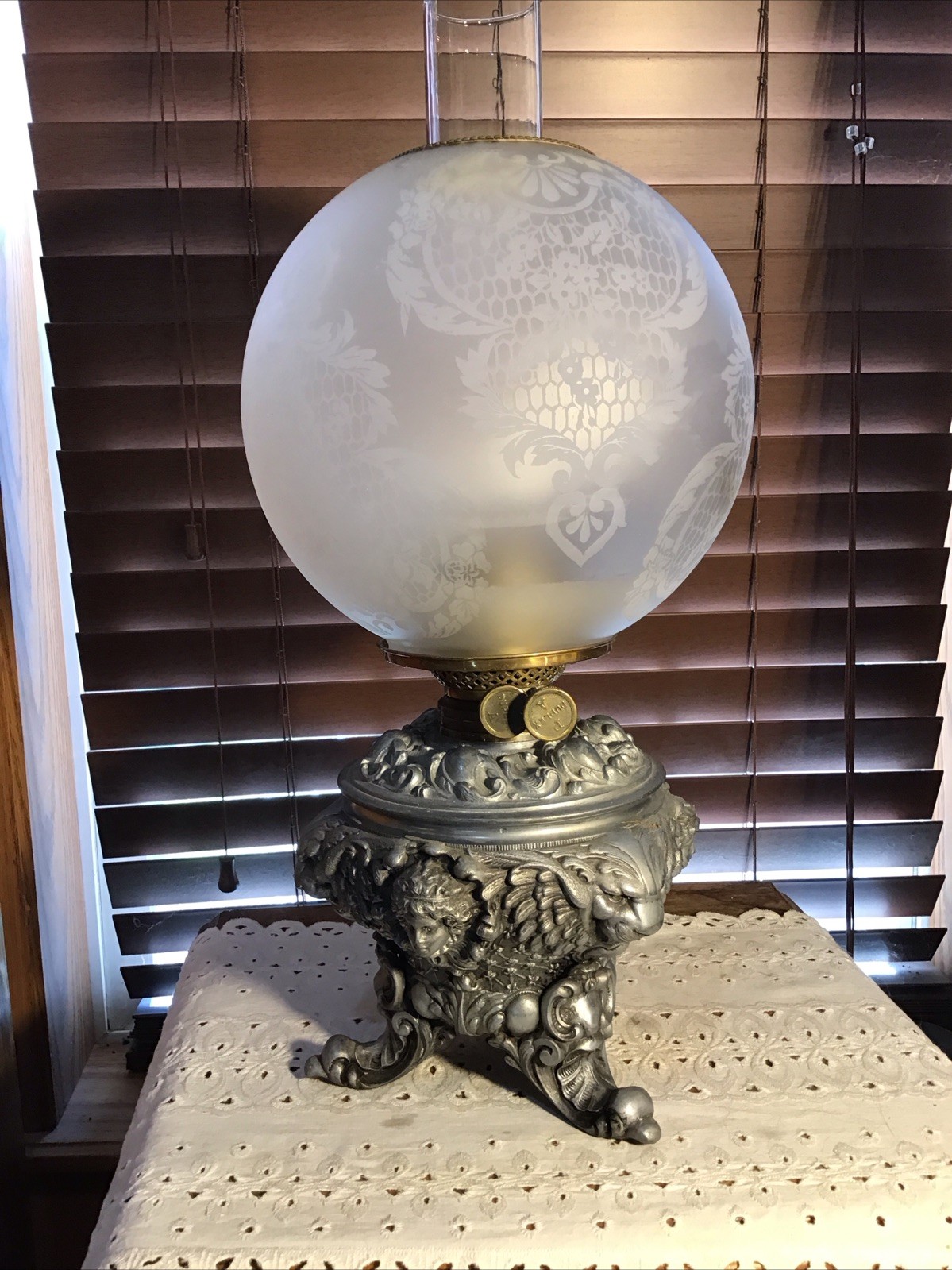 Stunning Antique Metal Double Wick Lions Head Women’s Head Oil Lamp W/shade