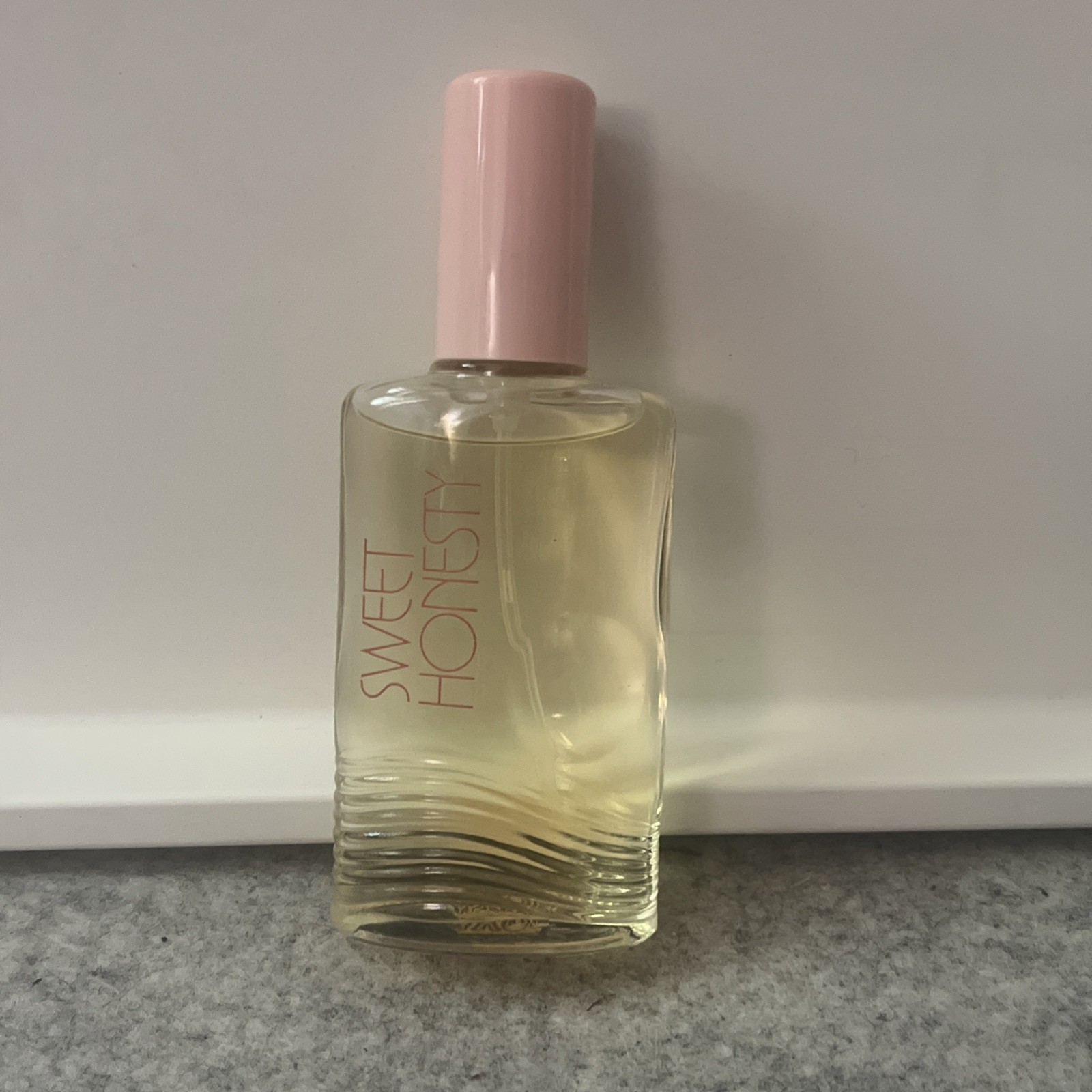 Avon VTG Sweet Honesty Perfume Spray 1.7 fl oz Women's Fragrance 1999