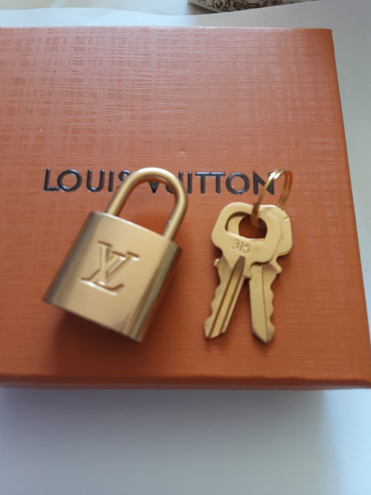 Lock & Key  💜💜💜 LV matte gold  315