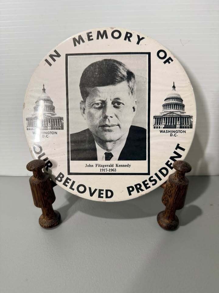 Vintage John F. Kennedy Memorial Commemorative 7 in pin Vintage John F. Kennedy Memorial Commemorative 7 in pin