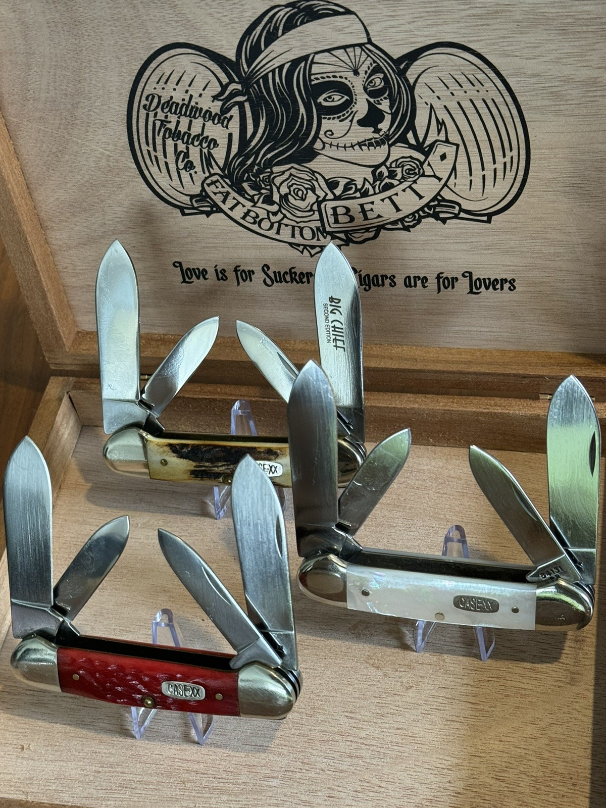 NIB Case XX RED WHITE AND STAG BIG CHIEF 4 Blade Canoe Bone Pearl Stag COMBO 🔥