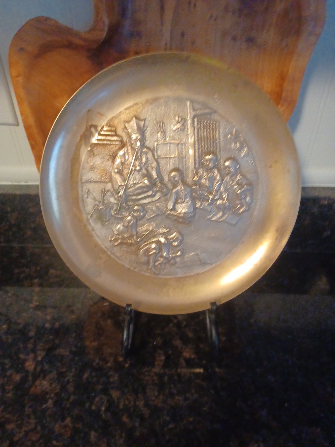 Vtg Korean Brass Relief Wall Plate 12\ Vtg Korean Brass Relief Wall Plate 12\