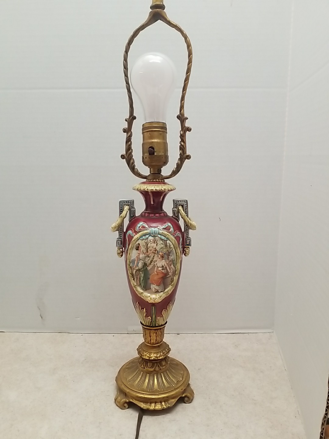Vintage GORGEOUS ANTIQUE VICTORIAN GREEK REVIVAL PORCELAIN LAMP