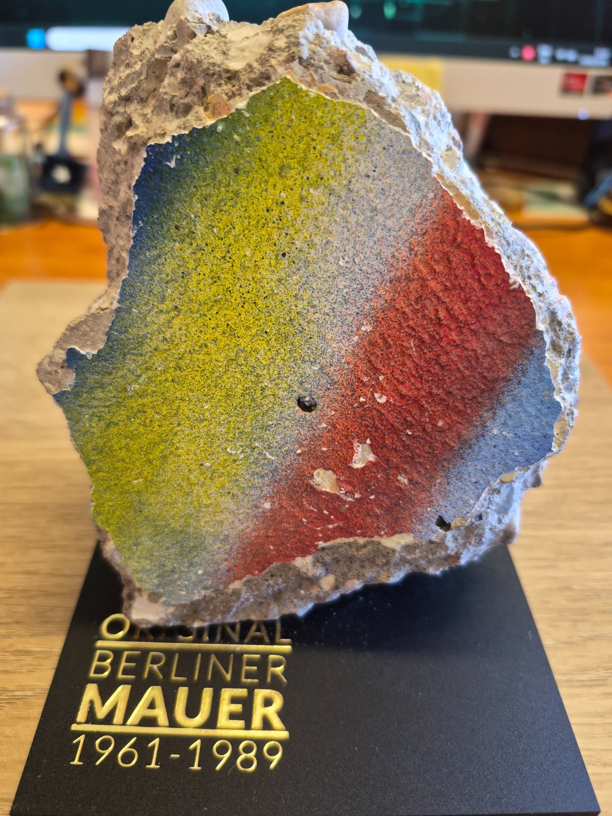 Original Very Large 11 cm Piece of the BERLIN WALL on Perspex Display  + COA