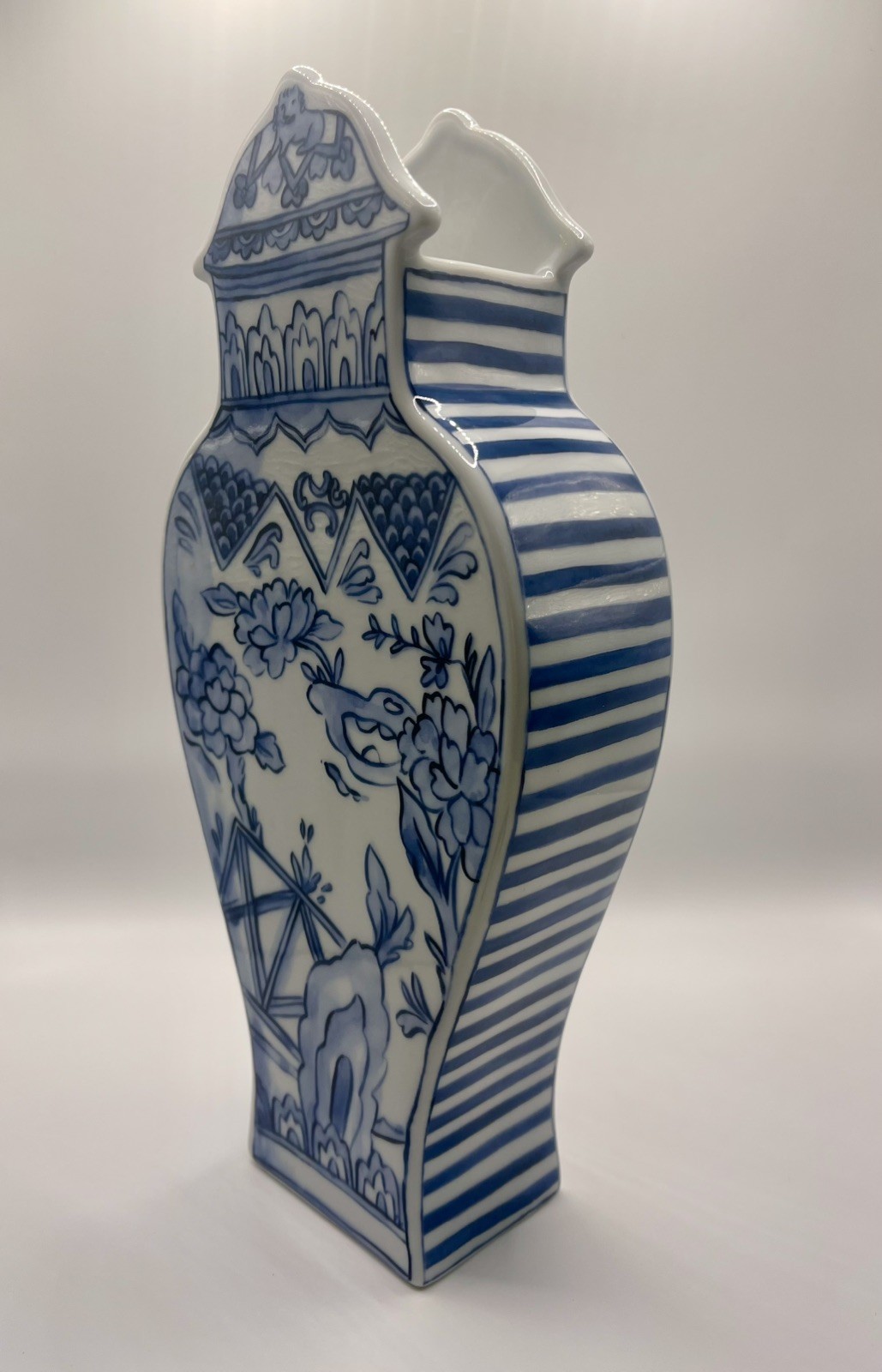 Molly Hatch Twig New York Well Versed Chinoiserie Blue White Vase Flat Side Rare