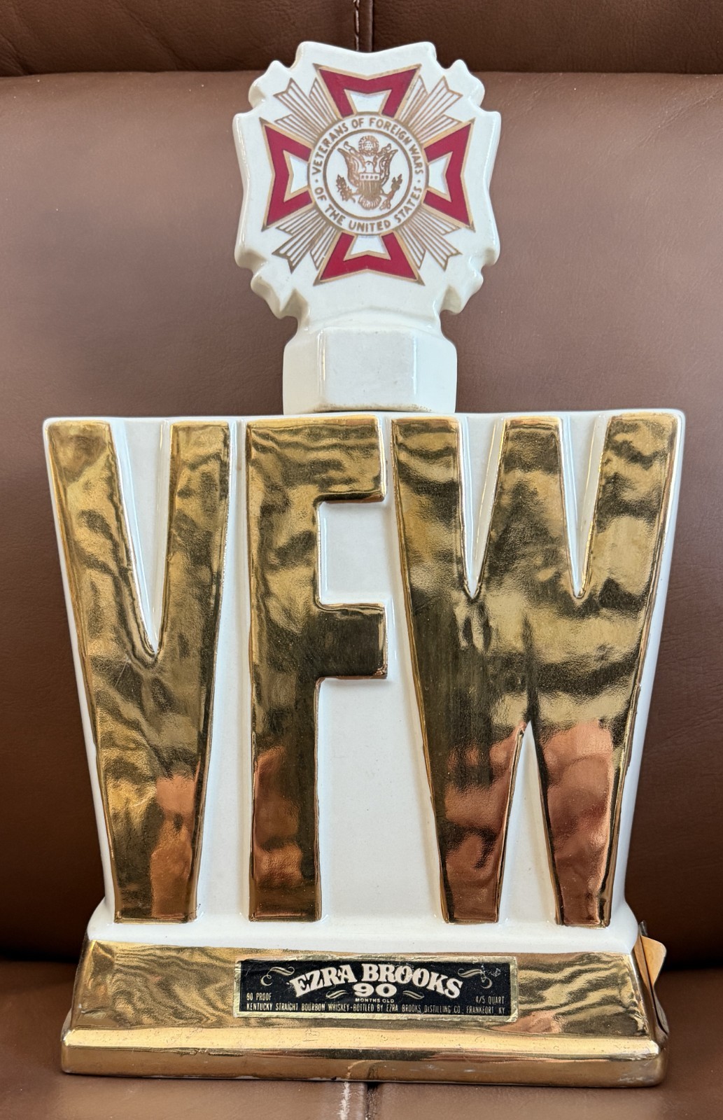 VINTAGE 1974 EZRA BROOKS VFW 24 K GOLD HERITAGE CHINA DECANTER