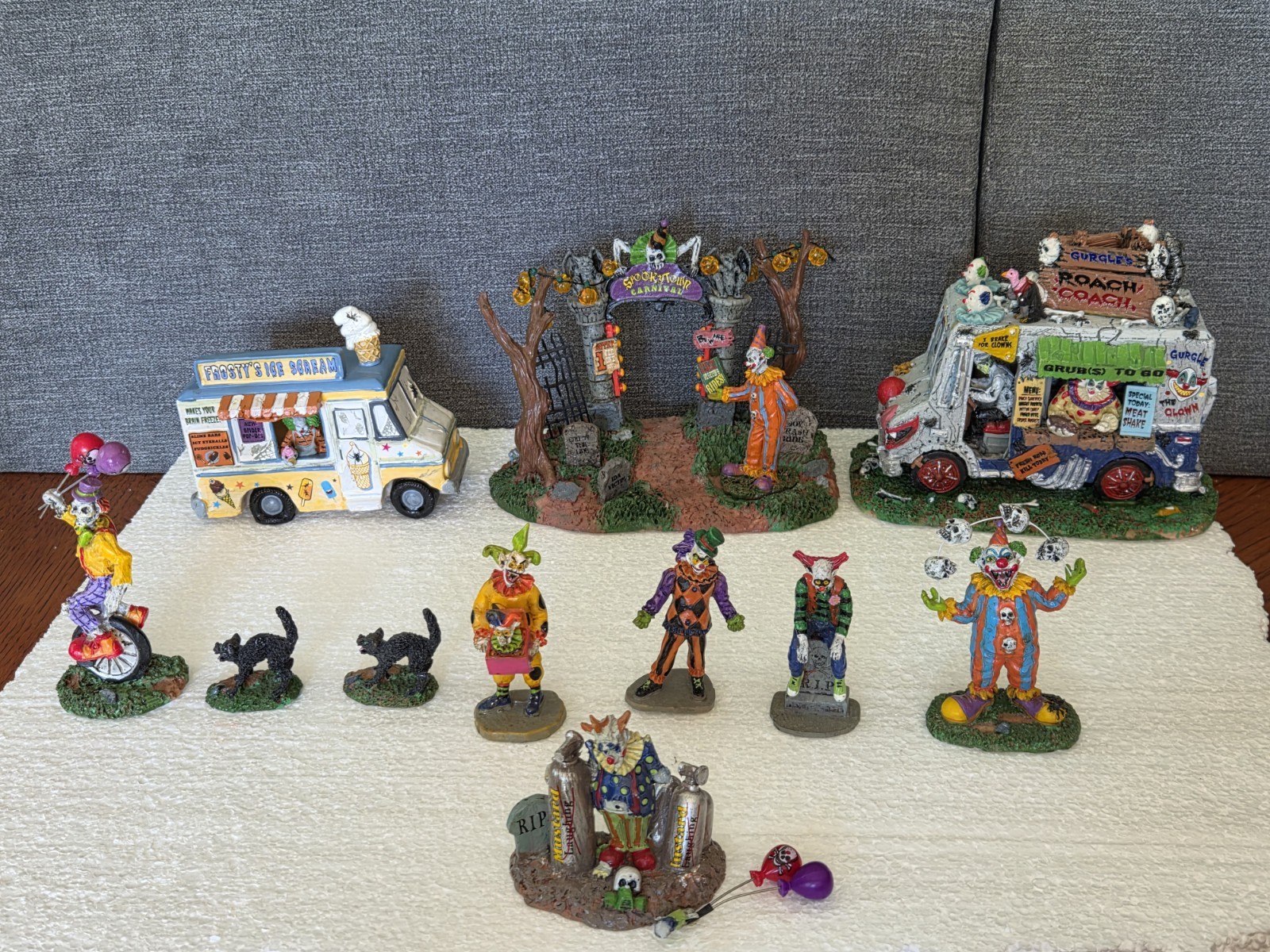 Lemax Evil Balloon Clown Gurgle Frosty Truck SpookyTown Carnival Village (11 Lot