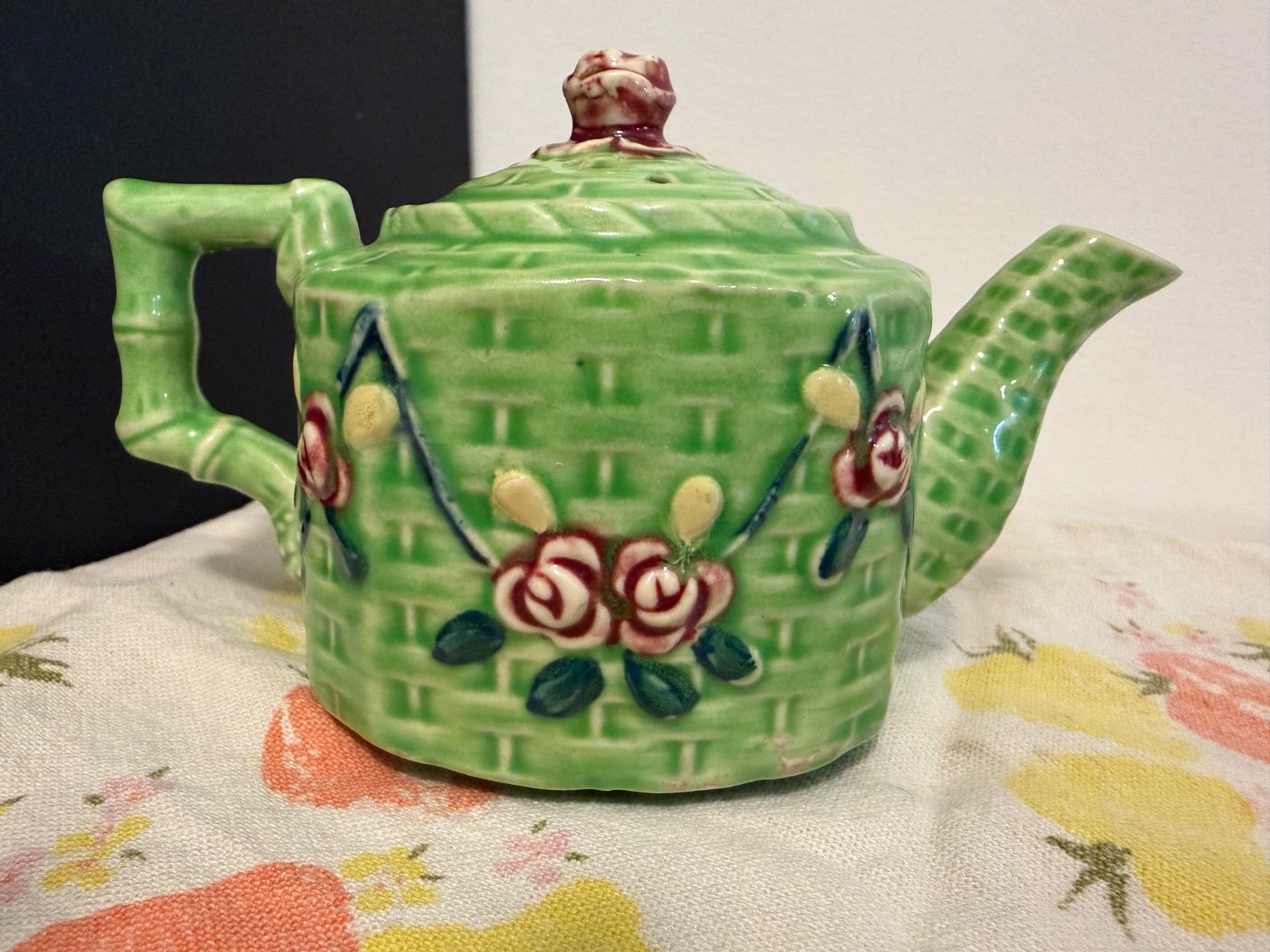 Vintage Green Basketweave Ceramic Single Serve Teapot Pink Flower Made in Japan Vintage Green Basketweave Ceramic Single Serve Teapot Pink Flower Made in Japan