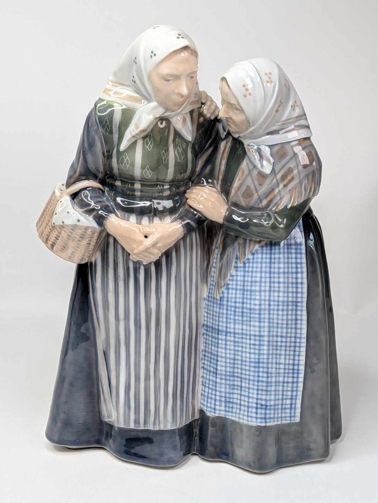Royal Copenhagen 1319 Two Peasant Women Gossip Figurine Denmark Porcelain