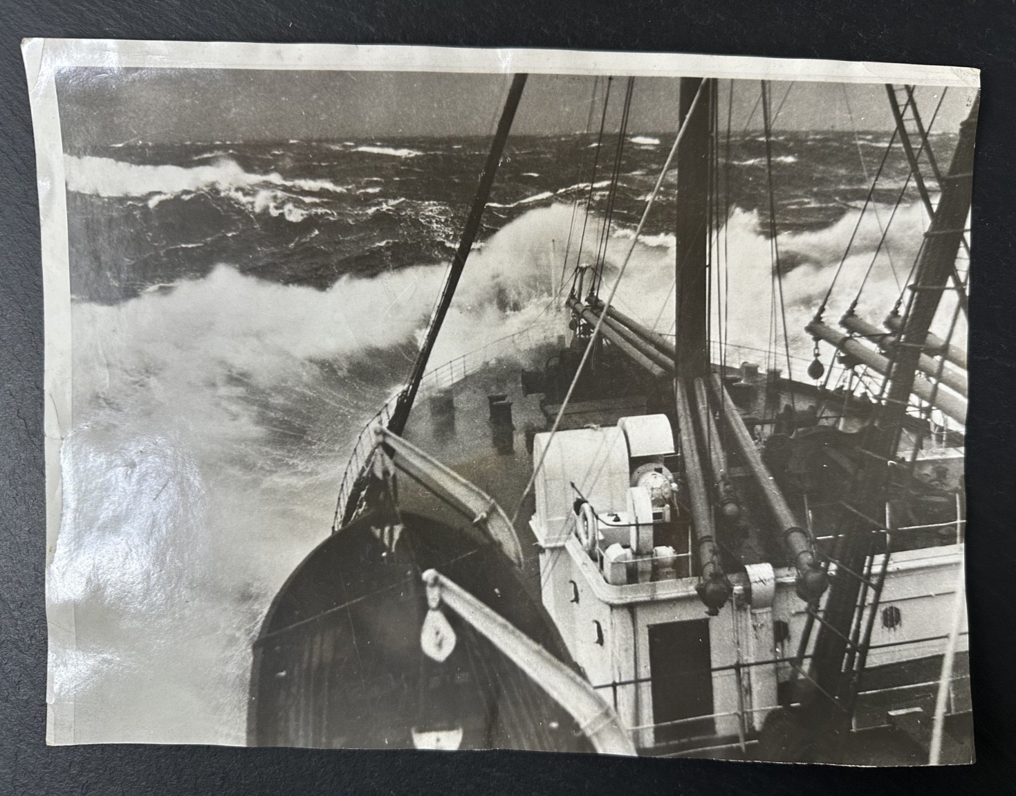 1929 PRESS PHOTO: SS REPUBLIC IN HIGH SEAS RESCUE OF SCHOONER GANDER DEAL FP494