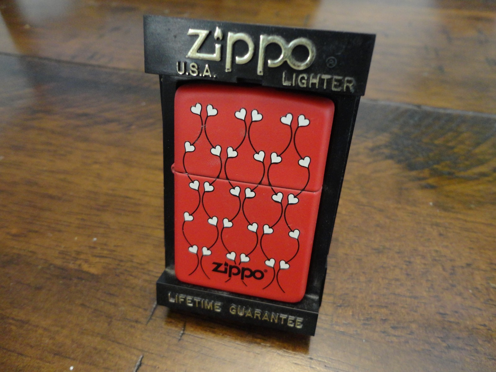 ZIPPO HEARTS VALENTINE'S DAY ZIPPO LIGHTER MINT IN BOX 1999