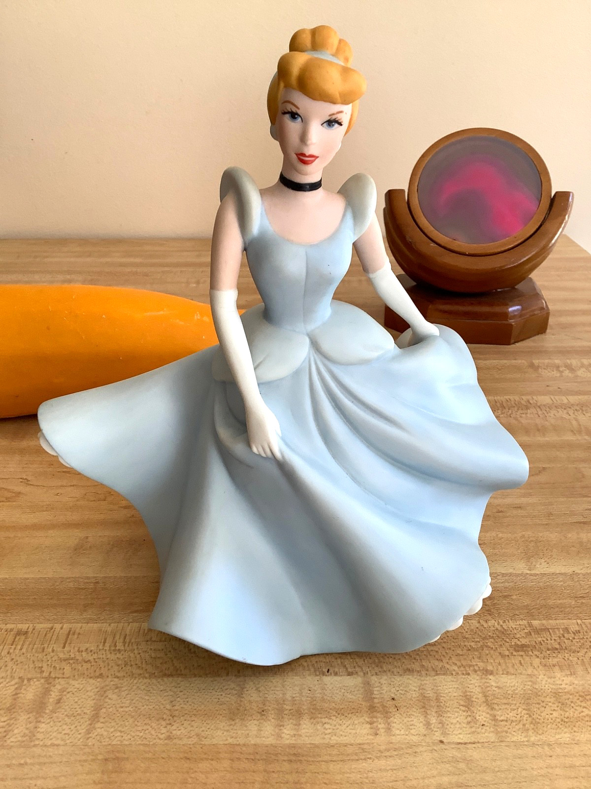 Disney Cinderella Dreams Do Come True Rotating Musical Porcelain Figurine Works