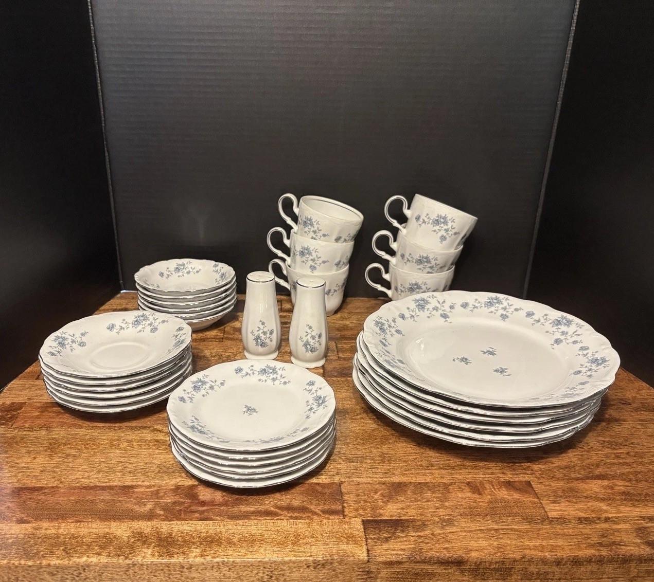Ret. Johann Haviland “Blue Garland” Bavaria Germany 6 Pc Place Setting 32 Pcs (G
