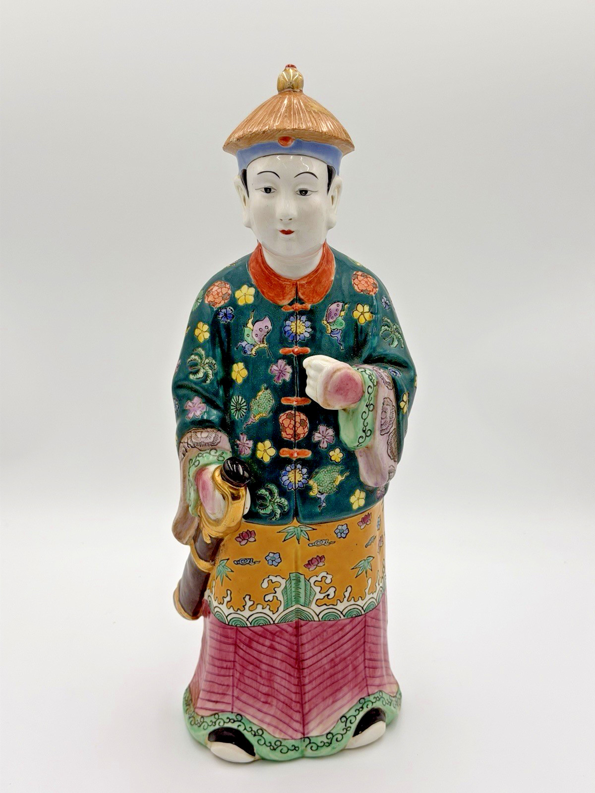 ANTIQUE CHINESE FAMILLE ROSE PORCELAIN MAN WITH SWORD FIGURINE 18\ ANTIQUE CHINESE FAMILLE ROSE PORCELAIN MAN WITH SWORD FIGURINE 18\