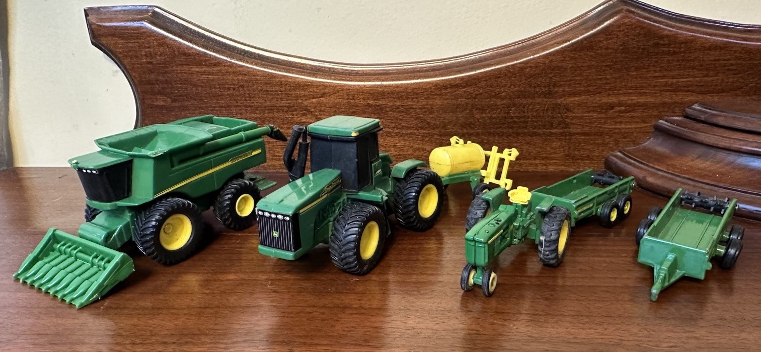 Vtg Ertl John Deere 1/64 Die Cast Farm Lot Combine 4WD Tractor Spreaders 