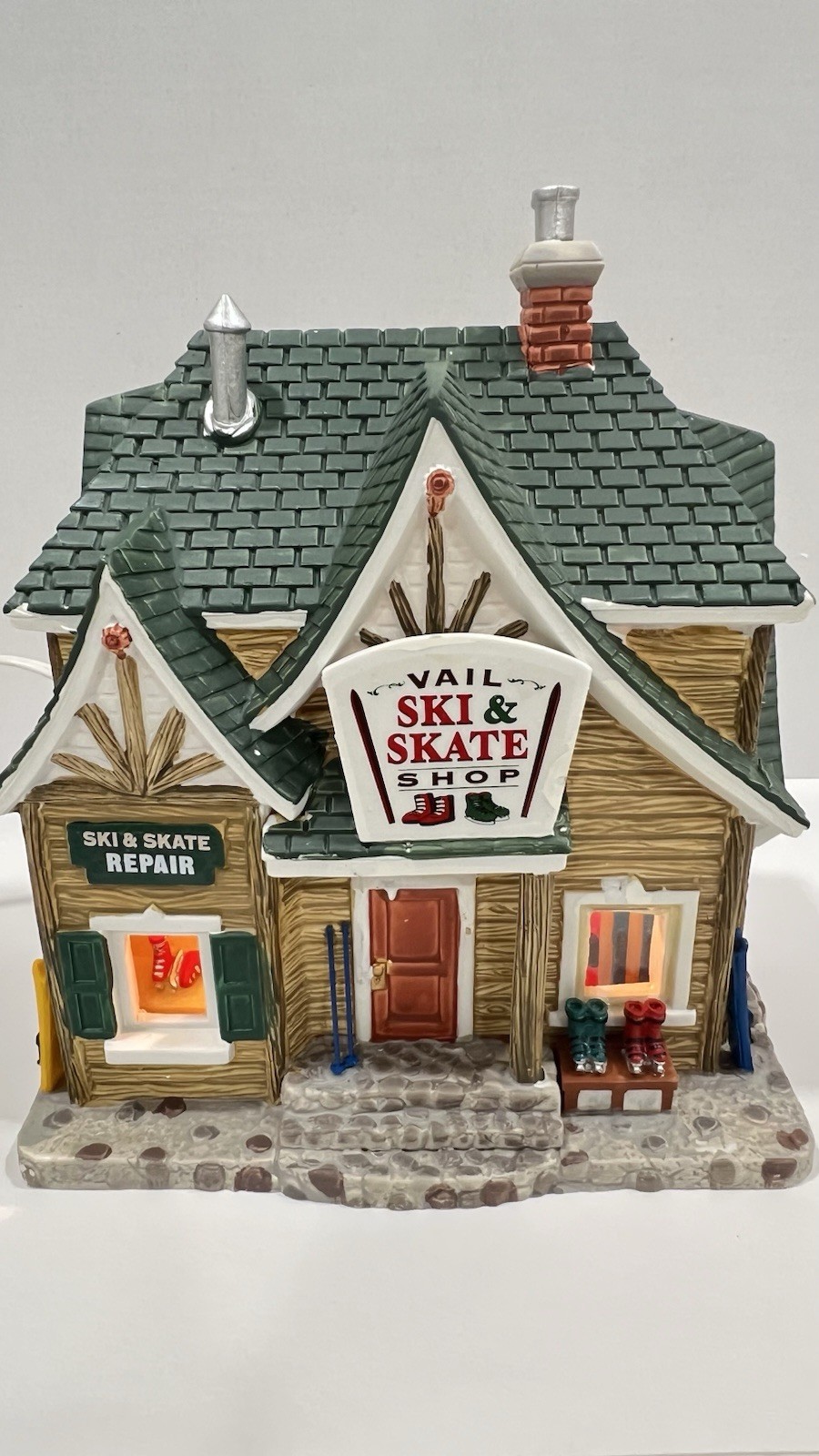Lemax Vail Village “Vail Ski & Skate Shop” 45692 Retired 2014 Brand New 