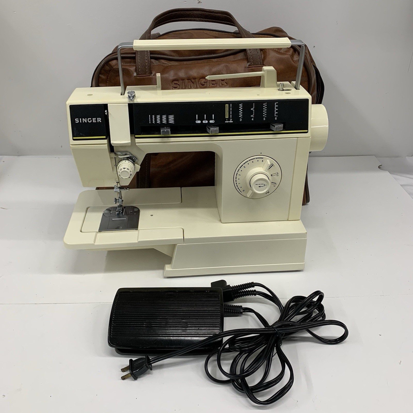 RARE VINTAGE Singer 6212C Sewing Machine W/ Pedal + Bag TESTED & WORKING