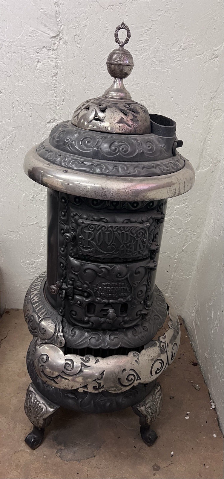 Extremely Rare Antique Beckwith SideWinder Round Oak Parlor Stove Extremely Rare Antique Beckwith SideWinder Round Oak Parlor Stove
