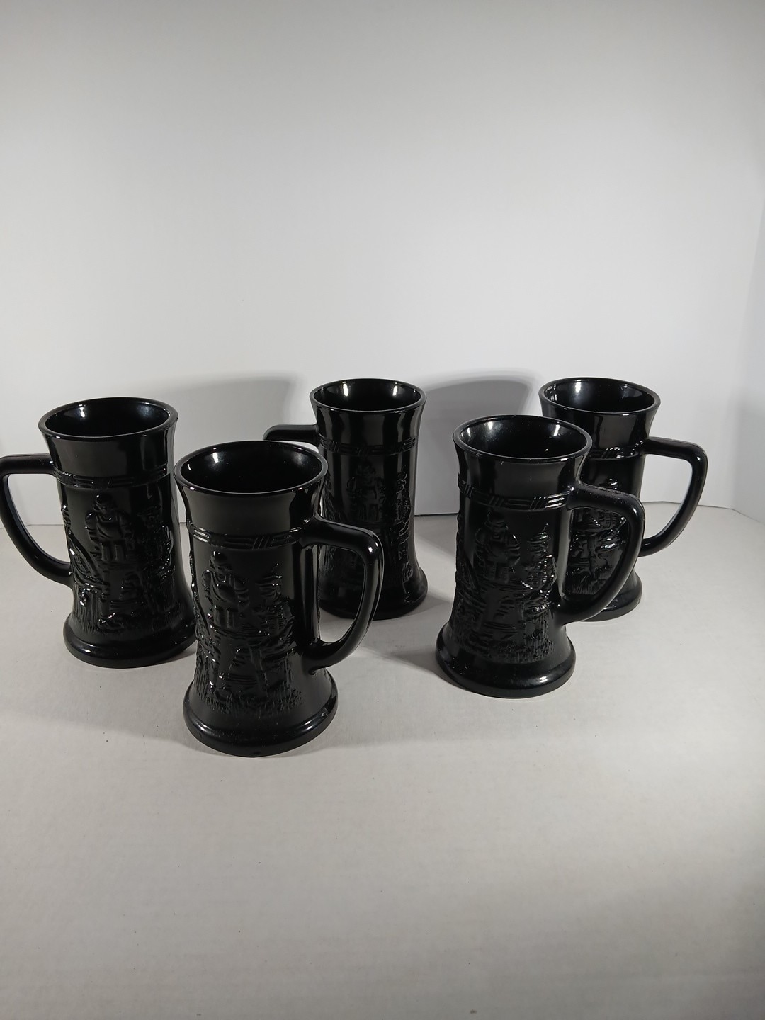 INDIANA GLASS: TIARA black glass Tankard Beer MUGS w/Pub Tavern Scene, SET OF 5
